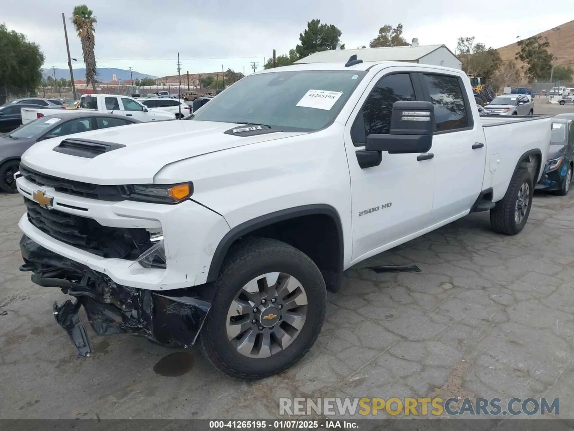 2 fotografías del automóvil dañado 1GC4WME74RF348004 CHEVROLET SILVERADO 2500HD 2024