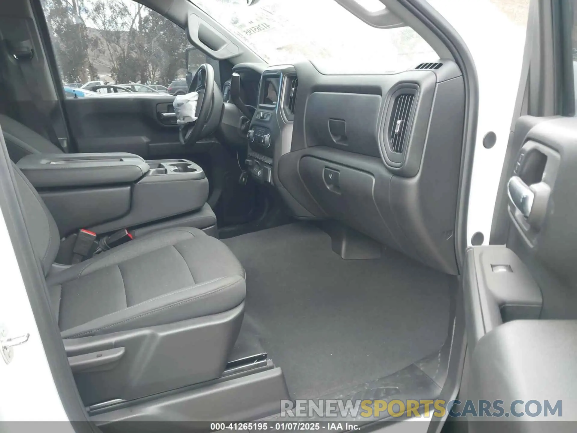 5 fotografías del automóvil dañado 1GC4WME74RF348004 CHEVROLET SILVERADO 2500HD 2024