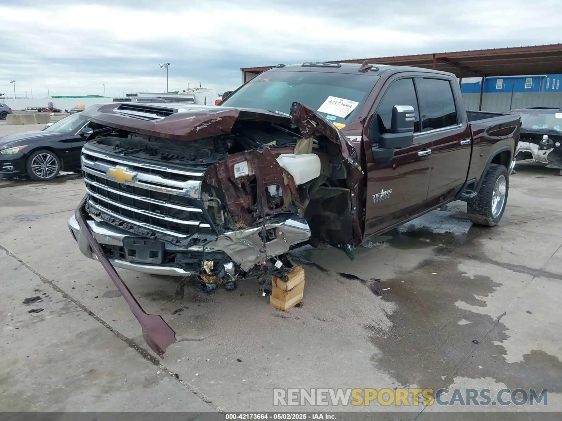 2 fotografías del automóvil dañado 1GC4YPEY6RF337932 CHEVROLET SILVERADO 2500HD 2024