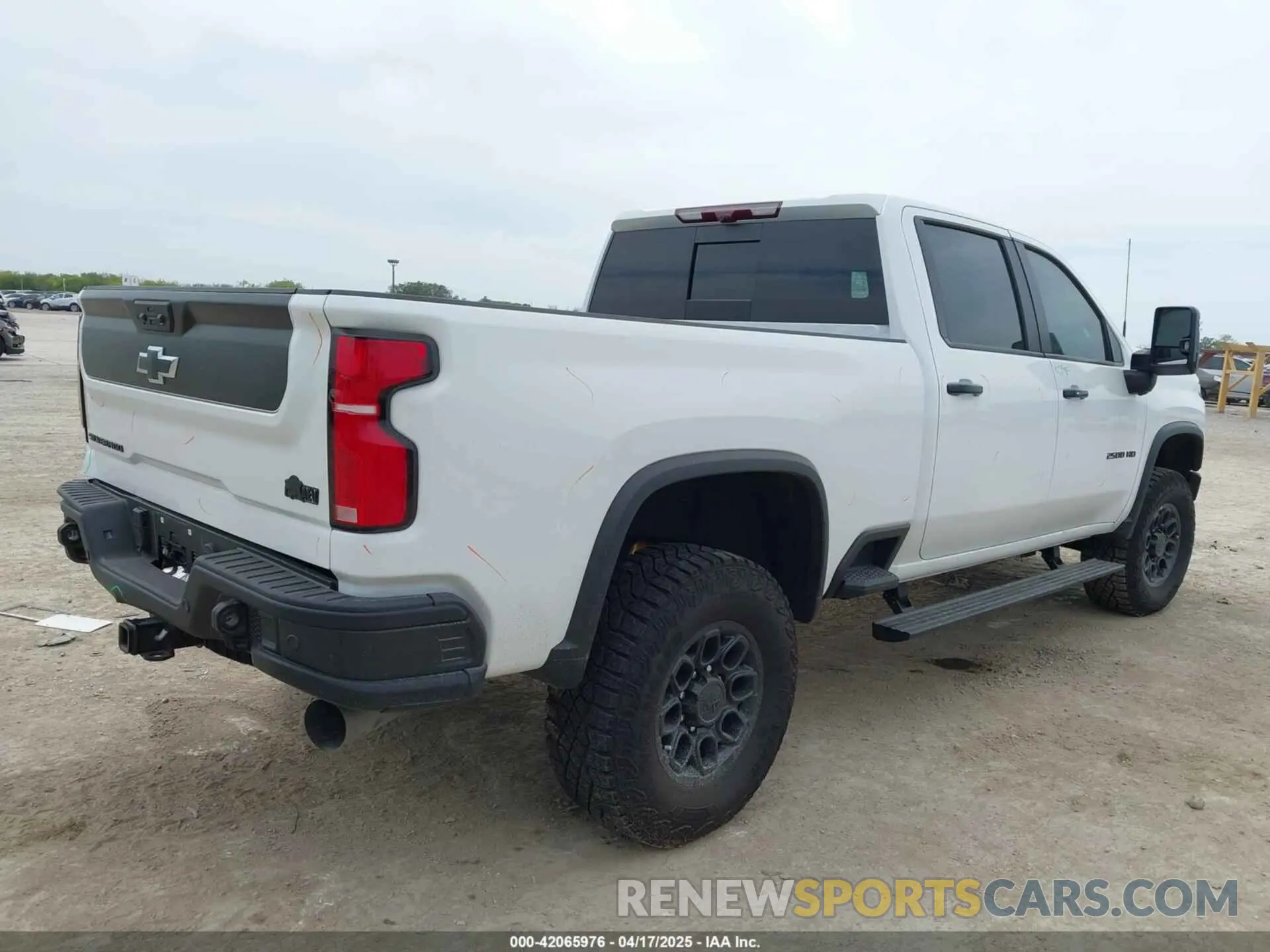 4 fotografías del automóvil dañado 1GC4YYEY9RF440980 CHEVROLET SILVERADO 2500HD 2024