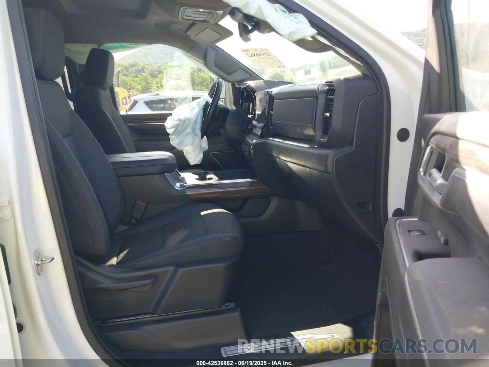 5 fotografías del automóvil dañado 1GC5YNE79RF122822 CHEVROLET SILVERADO 2500HD 2024