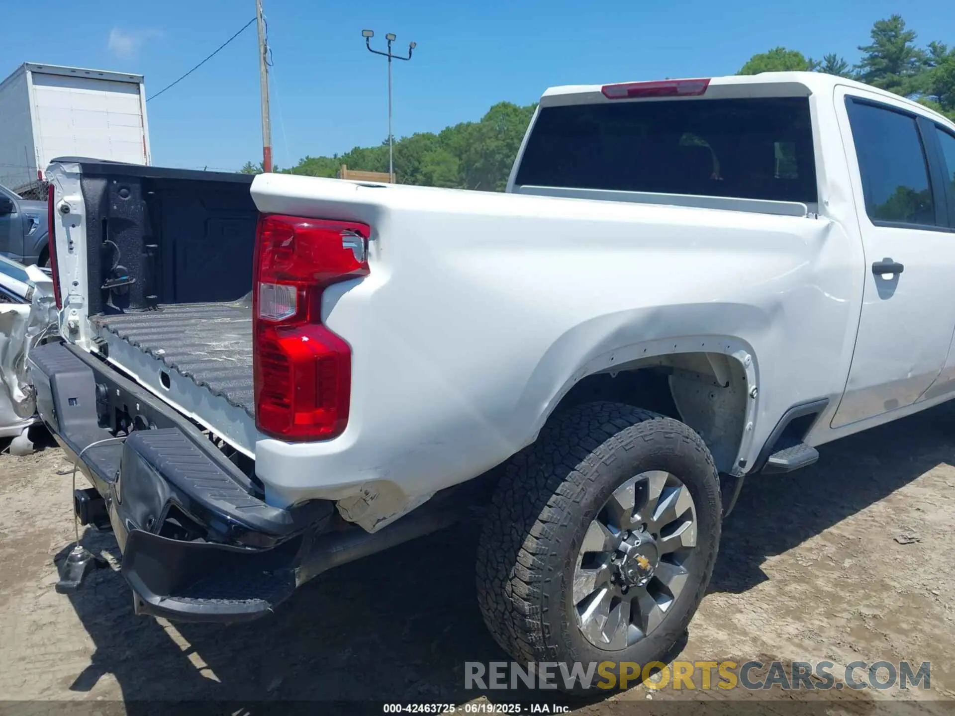 11 fotografías del automóvil dañado 2GC4YME75R1249015 CHEVROLET SILVERADO 2500HD 2024