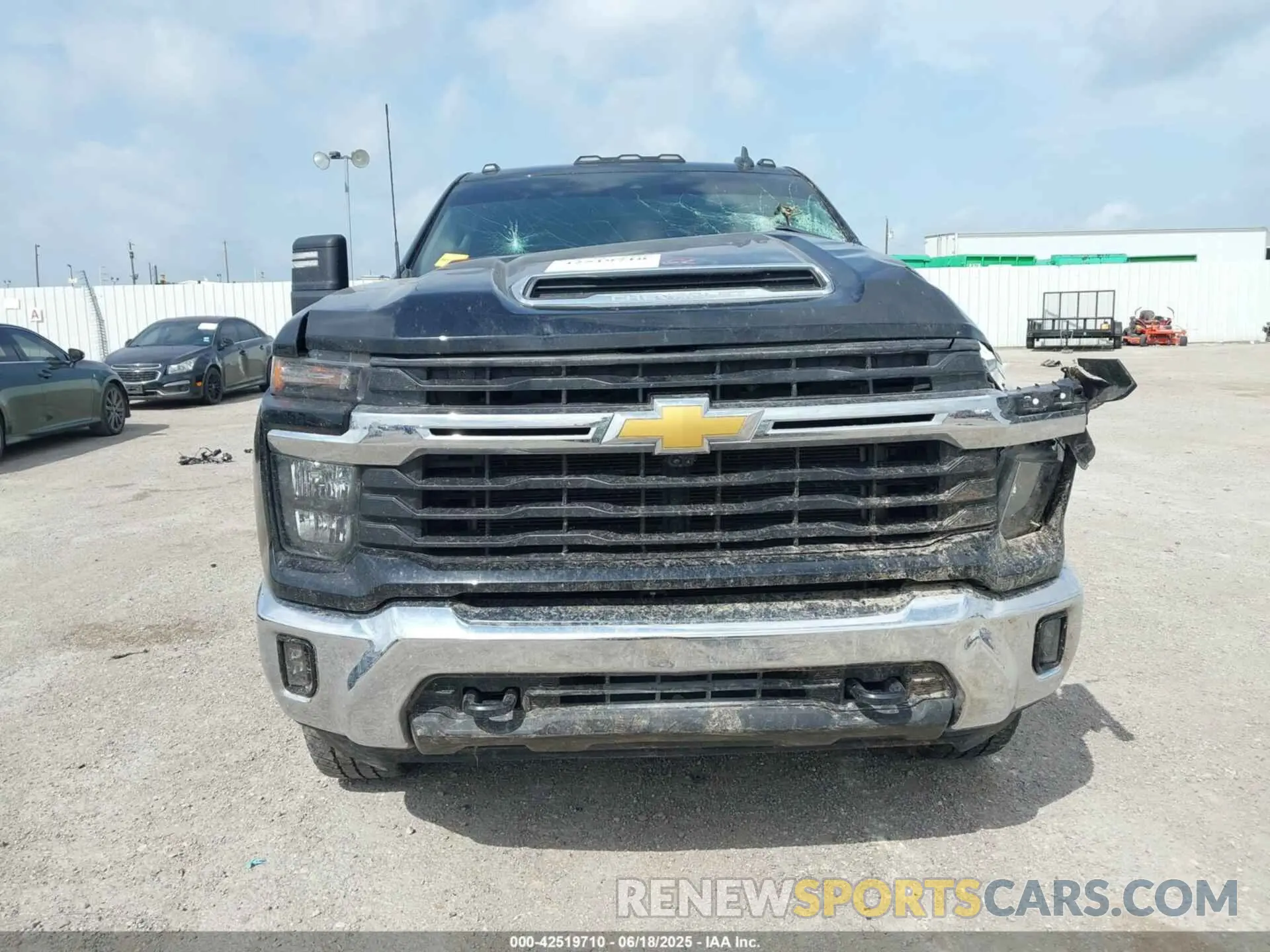 12 fotografías del automóvil dañado 2GC4YNE73R1139246 CHEVROLET SILVERADO 2500HD 2024