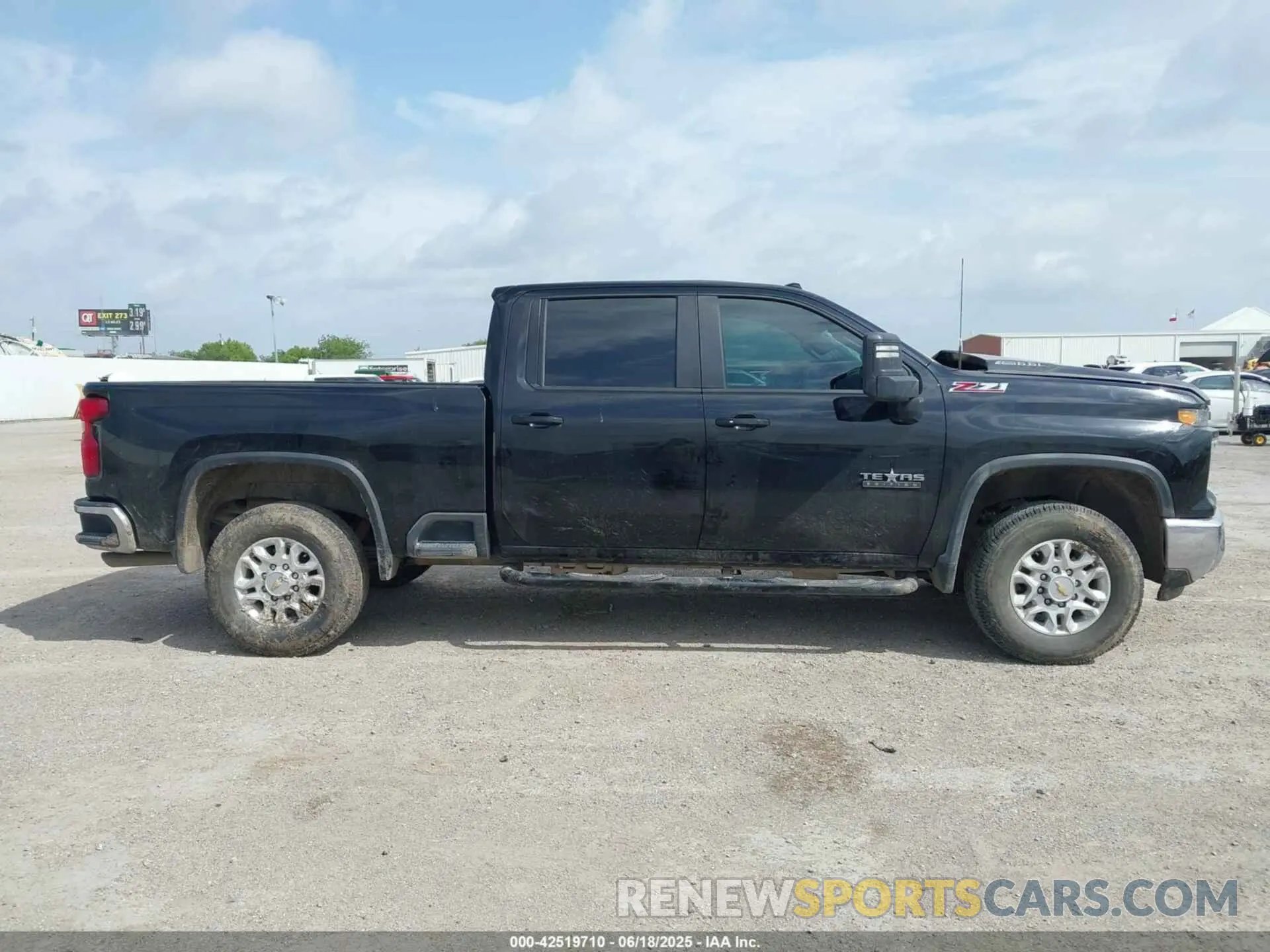 13 fotografías del automóvil dañado 2GC4YNE73R1139246 CHEVROLET SILVERADO 2500HD 2024