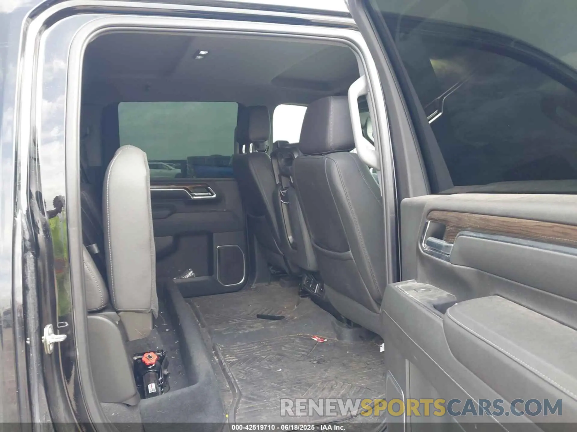 6 fotografías del automóvil dañado 2GC4YNE73R1139246 CHEVROLET SILVERADO 2500HD 2024