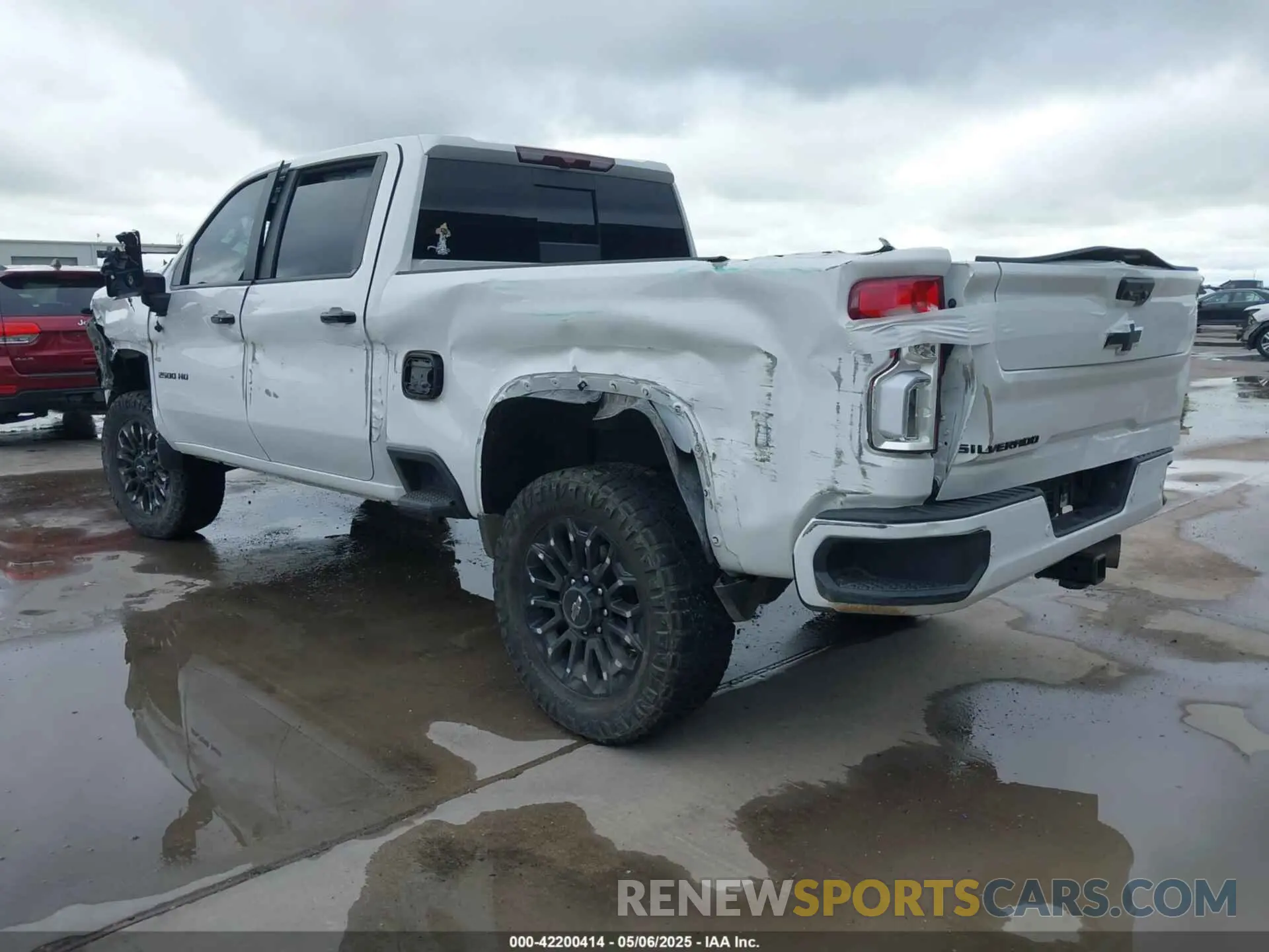3 fotografías del automóvil dañado 2GC4YNEY1R1181424 CHEVROLET SILVERADO 2500HD 2024