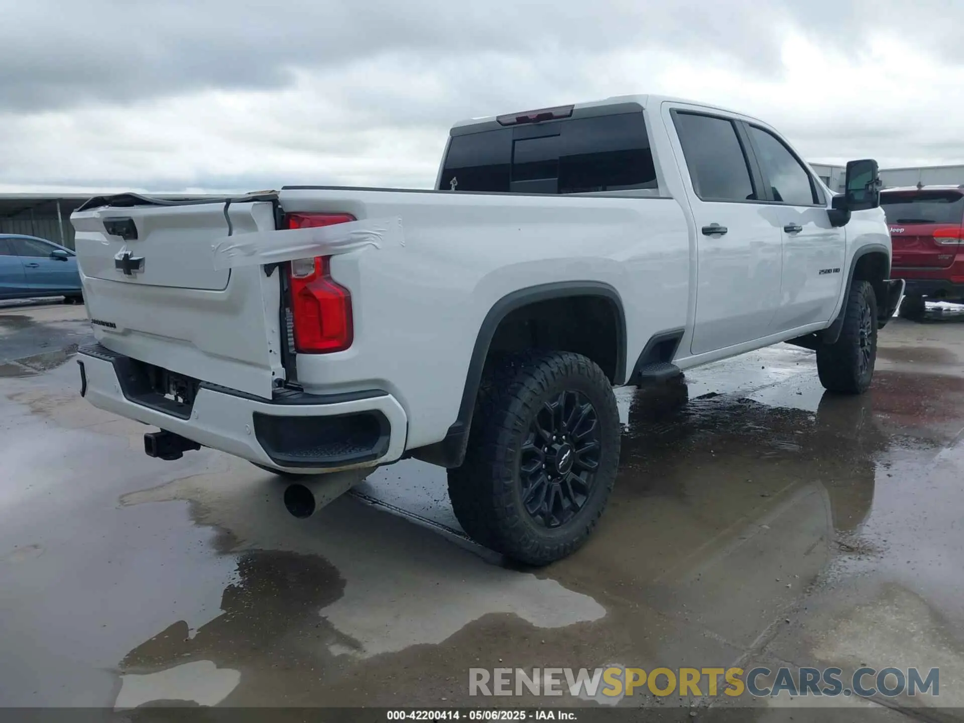4 fotografías del automóvil dañado 2GC4YNEY1R1181424 CHEVROLET SILVERADO 2500HD 2024