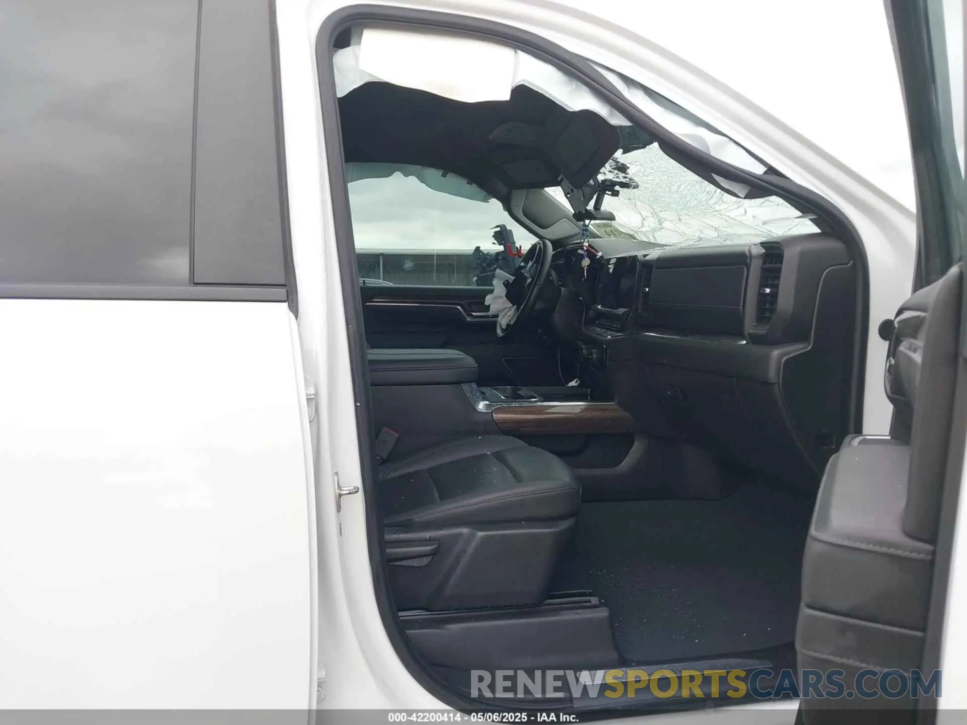 6 fotografías del automóvil dañado 2GC4YNEY1R1181424 CHEVROLET SILVERADO 2500HD 2024