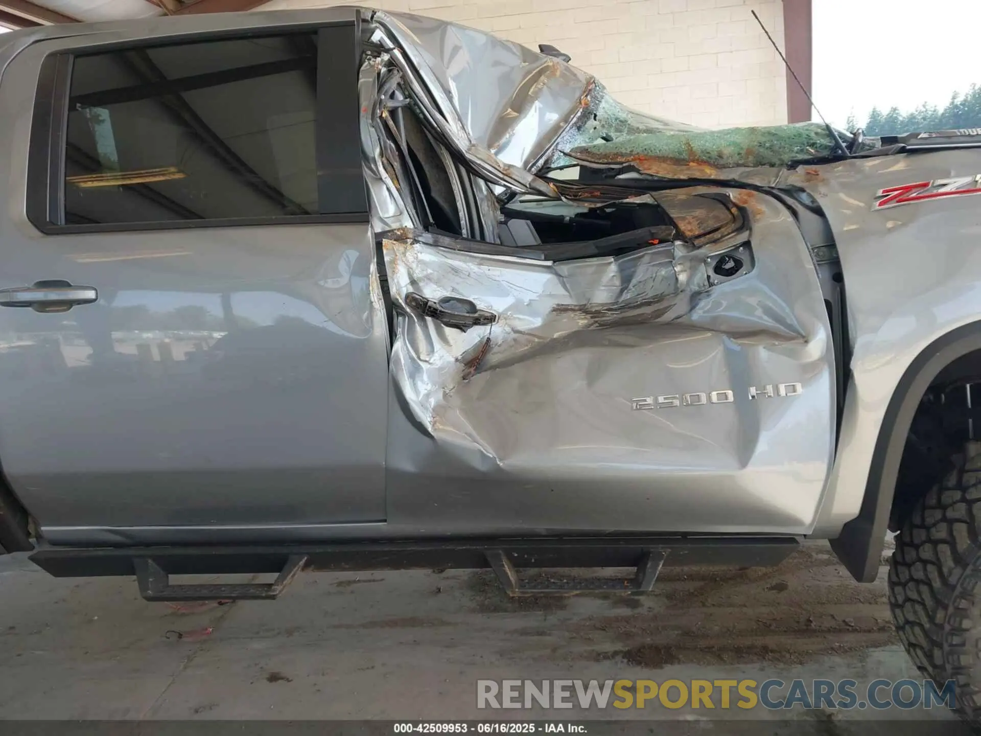 13 fotografías del automóvil dañado 2GC4YNEY2R1112127 CHEVROLET SILVERADO 2500HD 2024