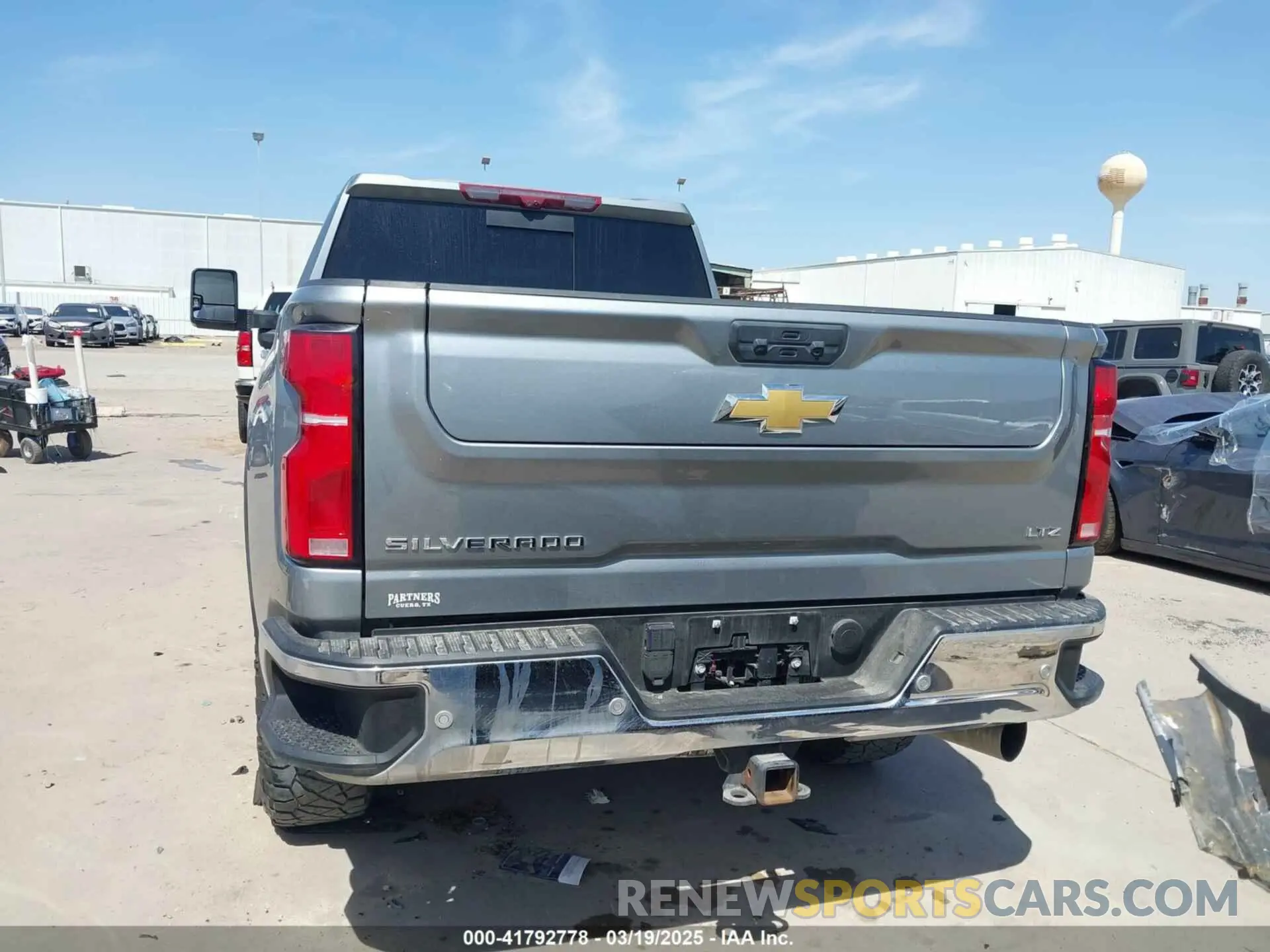 16 fotografías del automóvil dañado 2GC4YPEY5R1107368 CHEVROLET SILVERADO 2500HD 2024