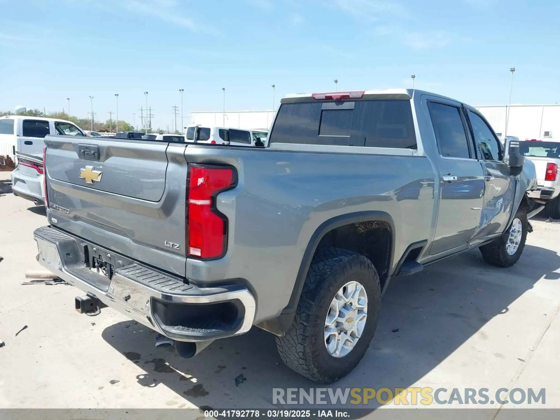 4 fotografías del automóvil dañado 2GC4YPEY5R1107368 CHEVROLET SILVERADO 2500HD 2024