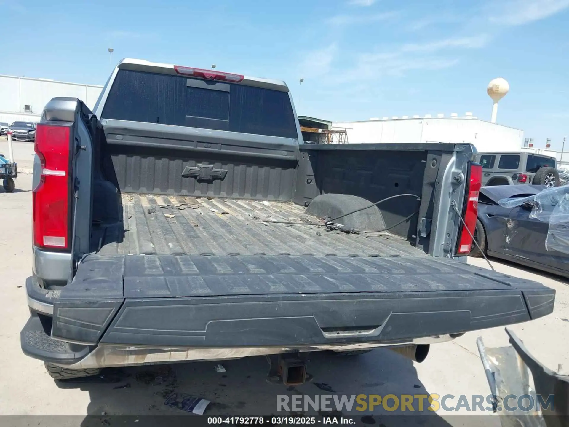 6 fotografías del automóvil dañado 2GC4YPEY5R1107368 CHEVROLET SILVERADO 2500HD 2024