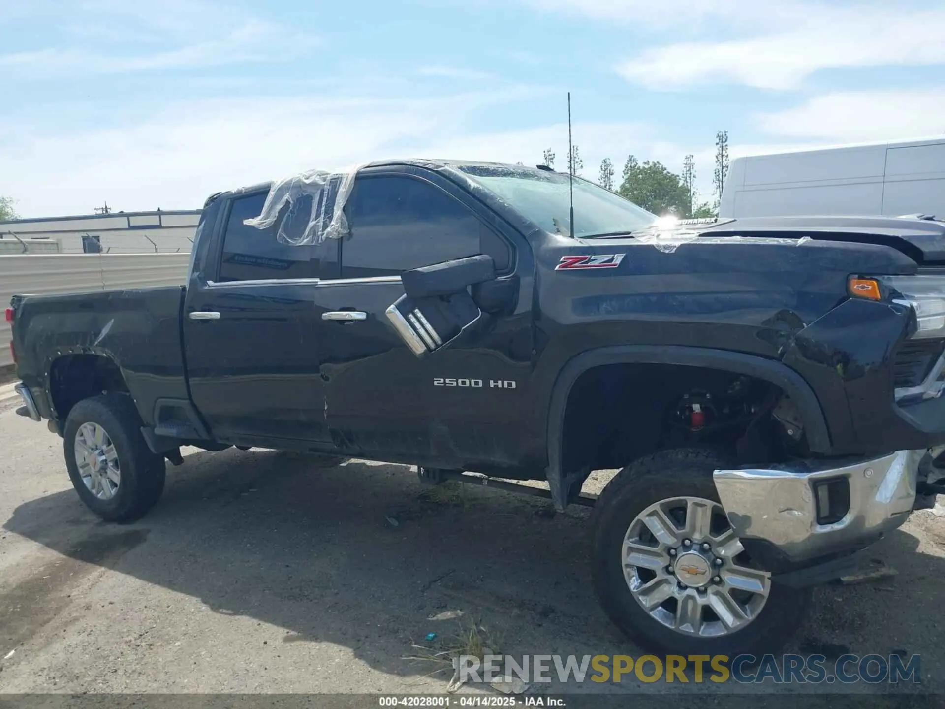 14 fotografías del automóvil dañado 2GC4YPEY8R1126299 CHEVROLET SILVERADO 2500HD 2024