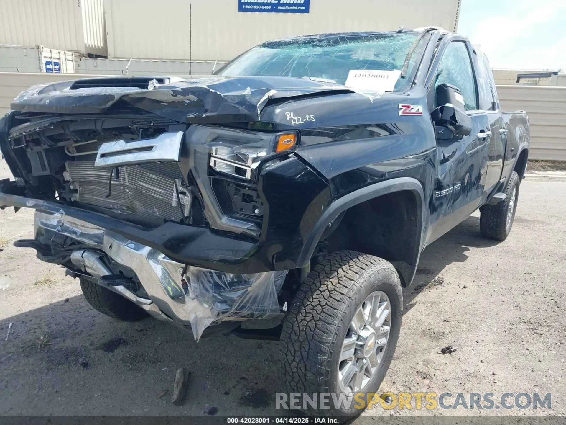 2 fotografías del automóvil dañado 2GC4YPEY8R1126299 CHEVROLET SILVERADO 2500HD 2024