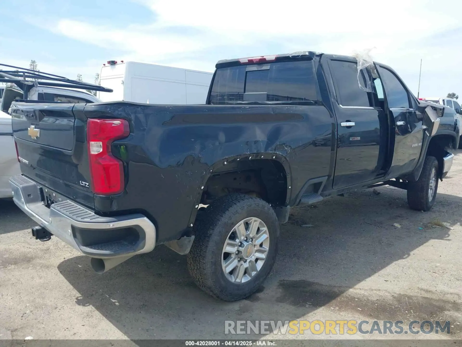 4 fotografías del automóvil dañado 2GC4YPEY8R1126299 CHEVROLET SILVERADO 2500HD 2024
