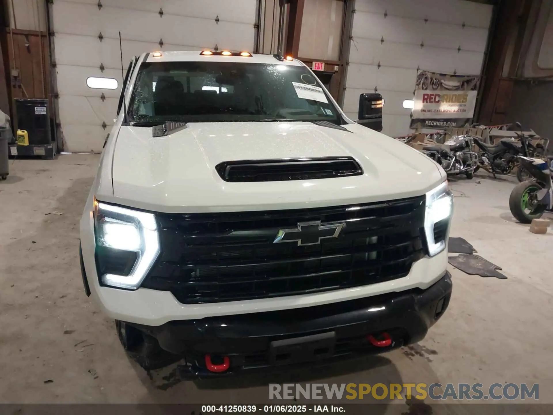 12 fotografías del automóvil dañado 2GC4KNE72S1137446 CHEVROLET SILVERADO 2500HD 2025