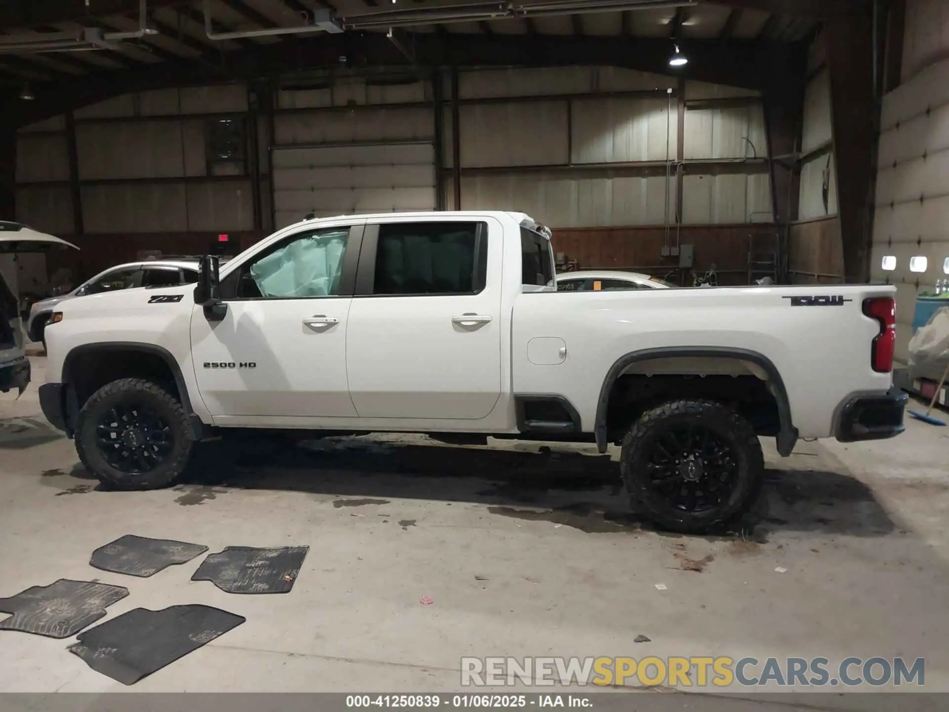 14 fotografías del automóvil dañado 2GC4KNE72S1137446 CHEVROLET SILVERADO 2500HD 2025