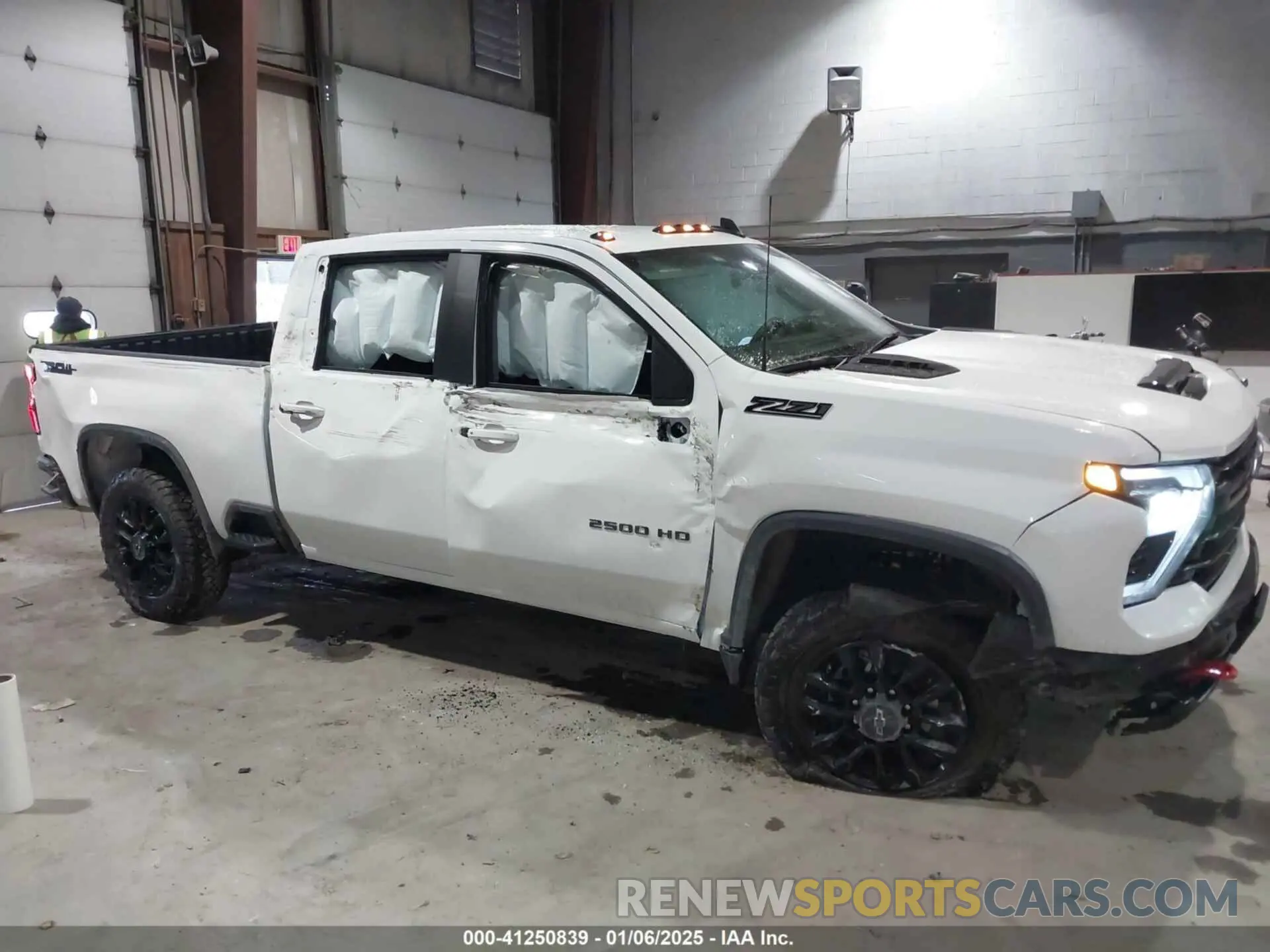 6 fotografías del automóvil dañado 2GC4KNE72S1137446 CHEVROLET SILVERADO 2500HD 2025