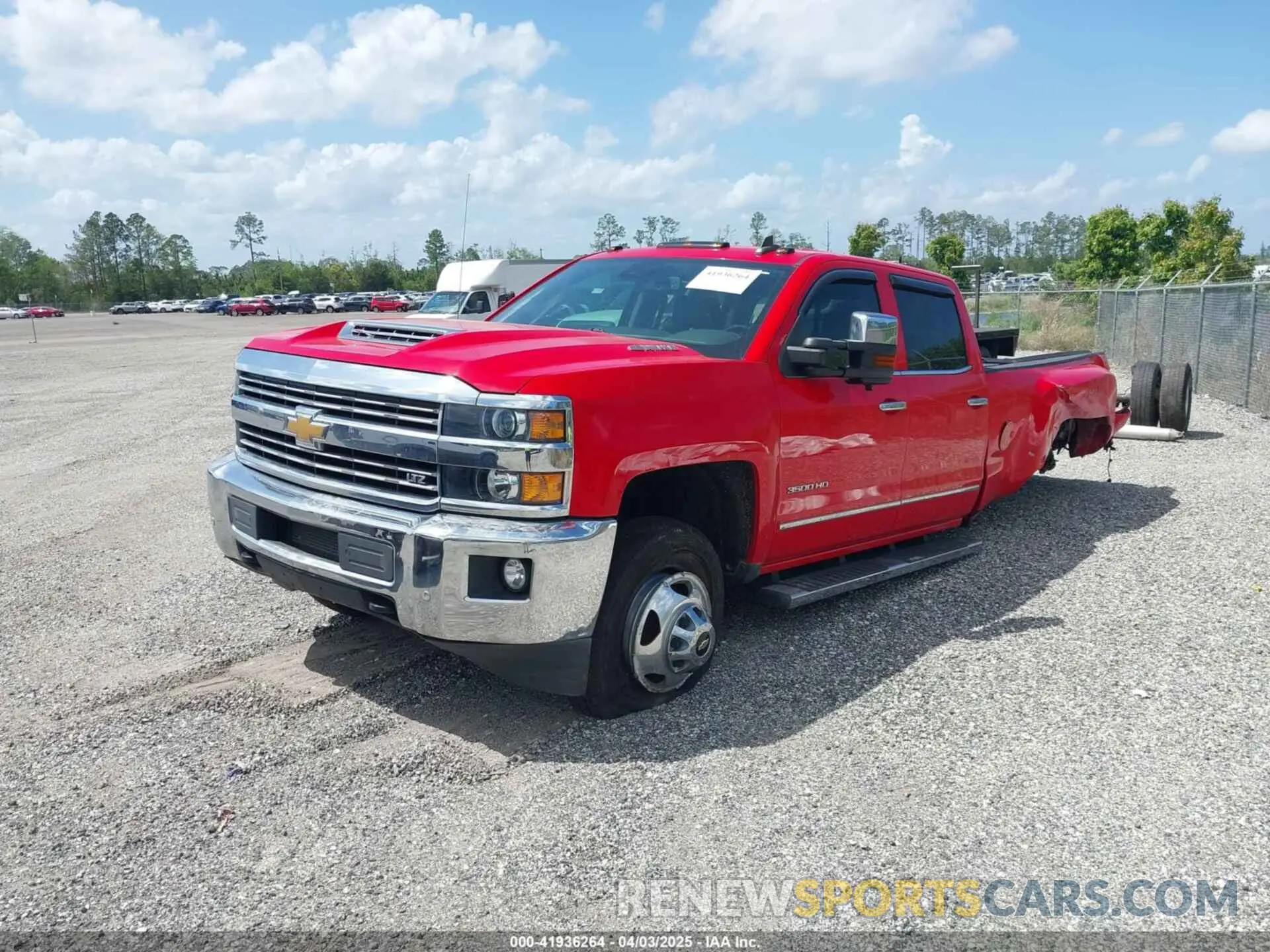 2 fotografías del automóvil dañado 1GC4KXEY3KF230120 CHEVROLET SILVERADO 3500HD 2019