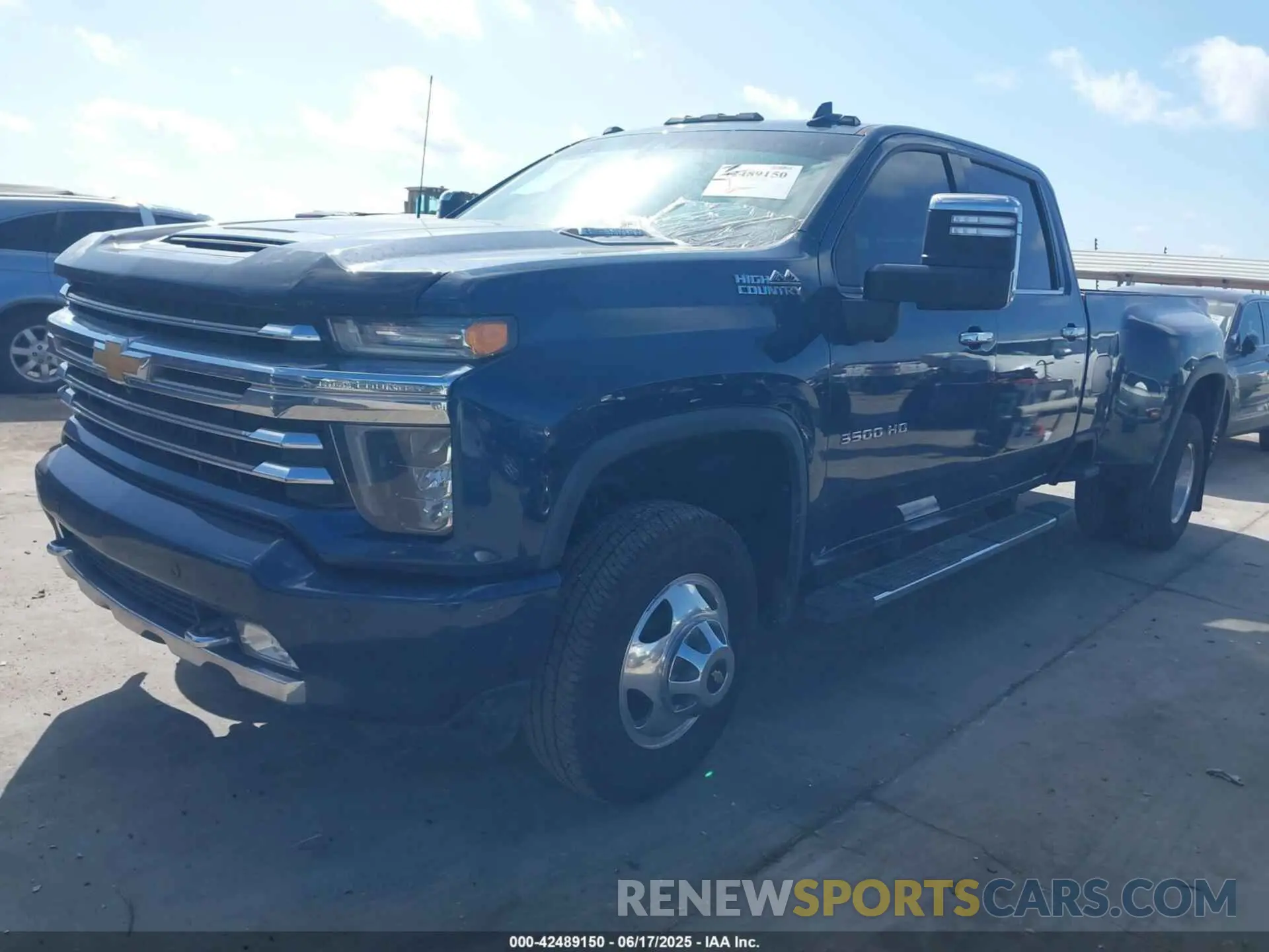 2 fotografías del automóvil dañado 1GC4YVEY9LF213150 CHEVROLET SILVERADO 3500HD 2020
