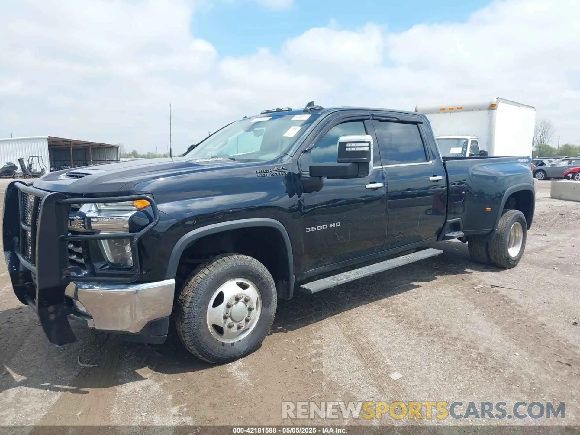 2 fotografías del automóvil dañado 1GC4YUEY2MF262296 CHEVROLET SILVERADO 3500HD 2021