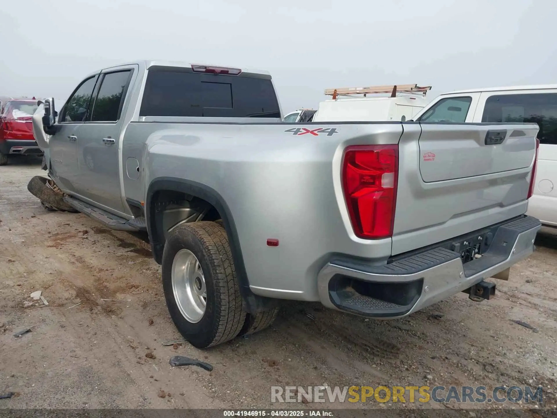 3 fotografías del automóvil dañado 1GC4YUEY1NF163633 CHEVROLET SILVERADO 3500HD 2022