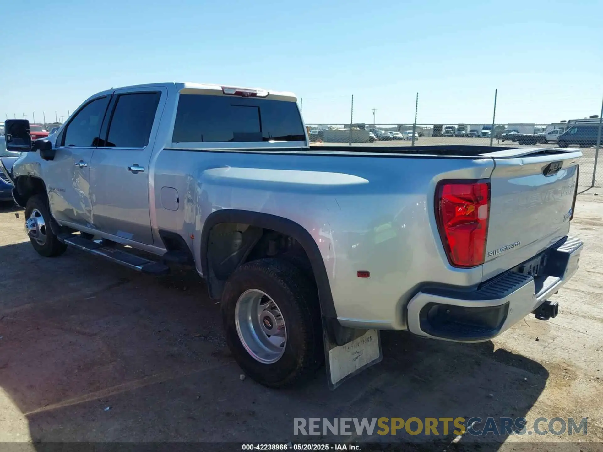 3 fotografías del automóvil dañado 1GC4YVEY9NF302705 CHEVROLET SILVERADO 3500HD 2022