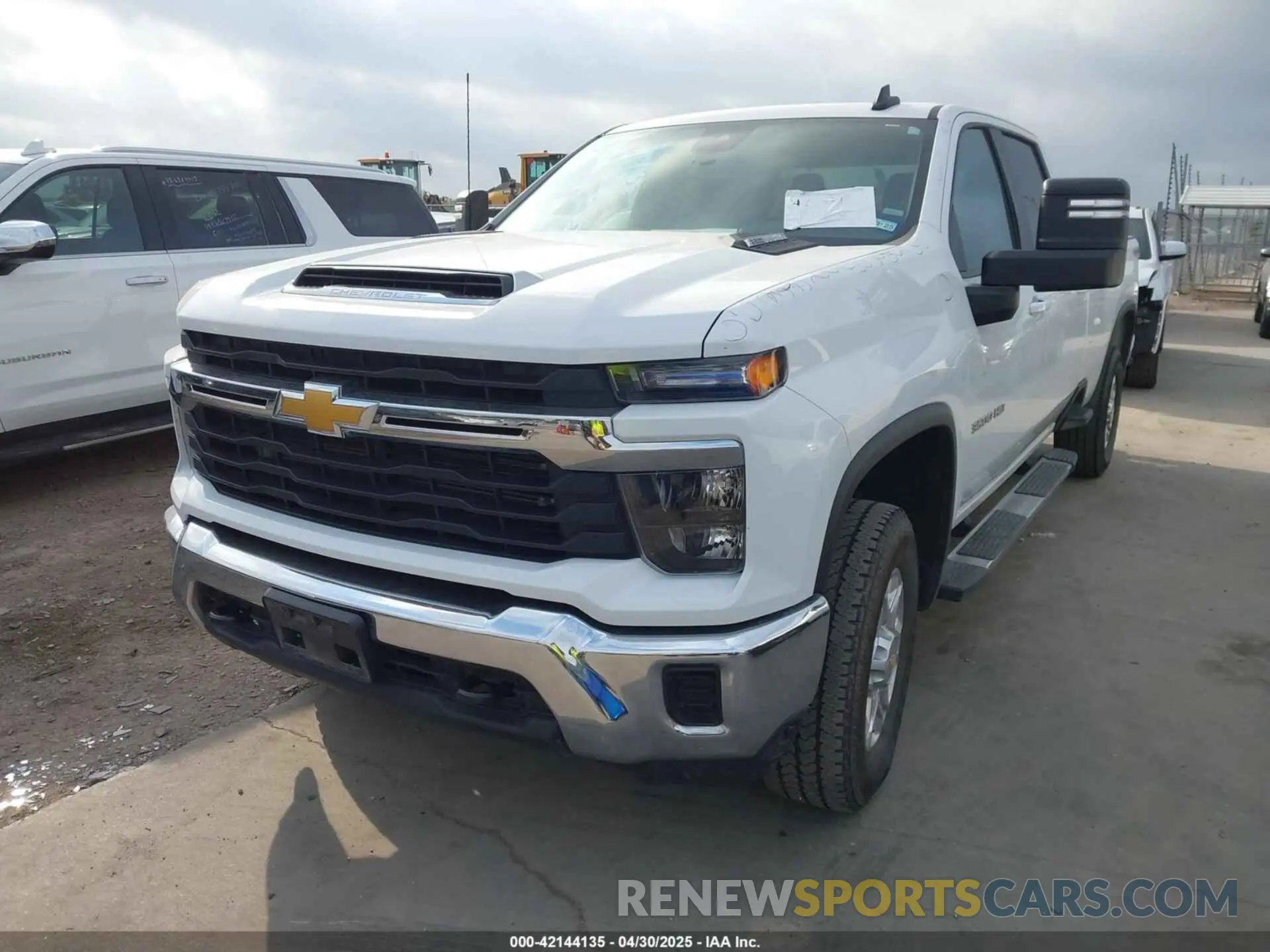 2 fotografías del automóvil dañado 1GC4YTEY4RF370775 CHEVROLET SILVERADO 3500HD 2024