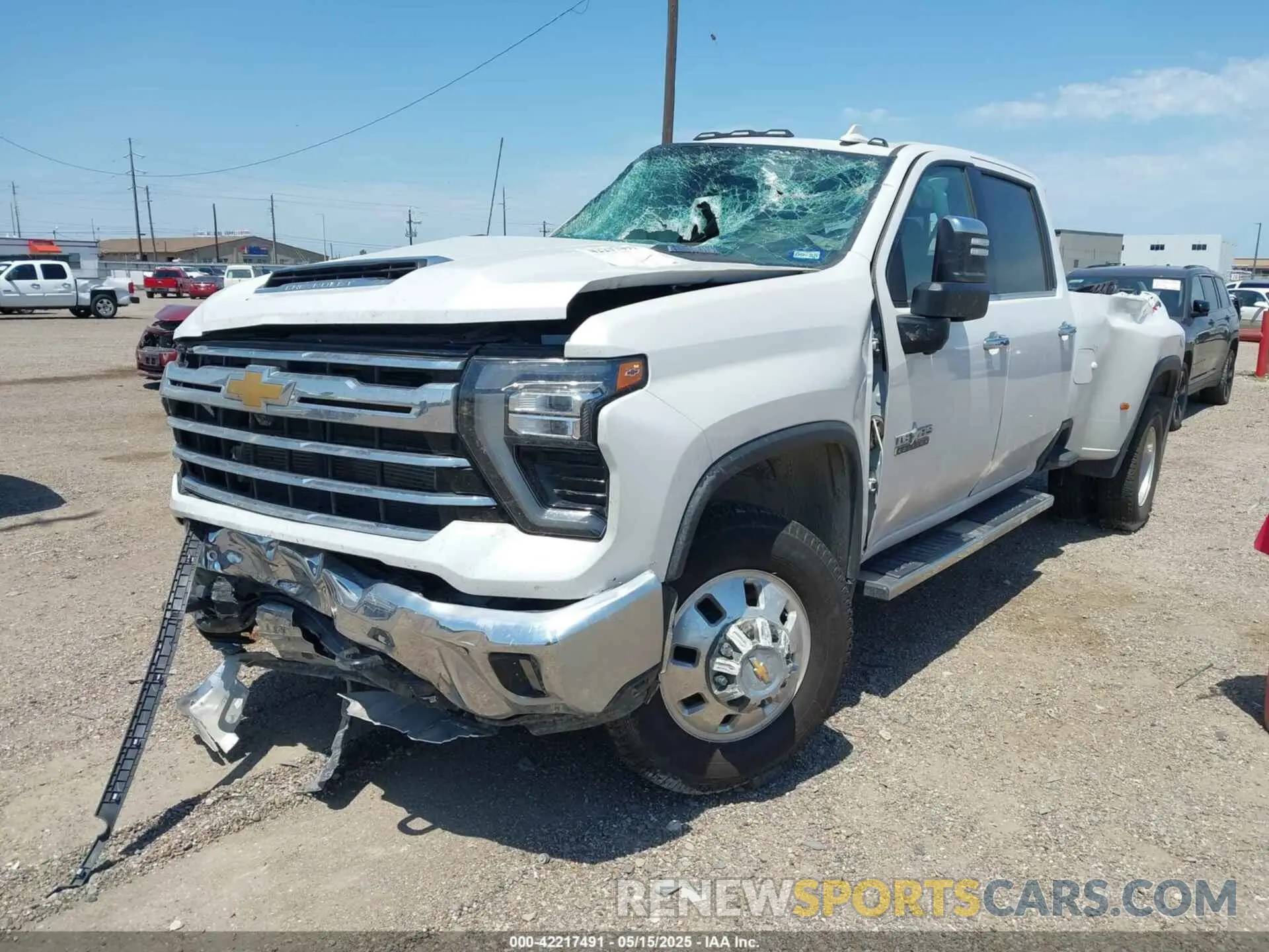 2 fotografías del automóvil dañado 1GC4YUEY0RF196337 CHEVROLET SILVERADO 3500HD 2024