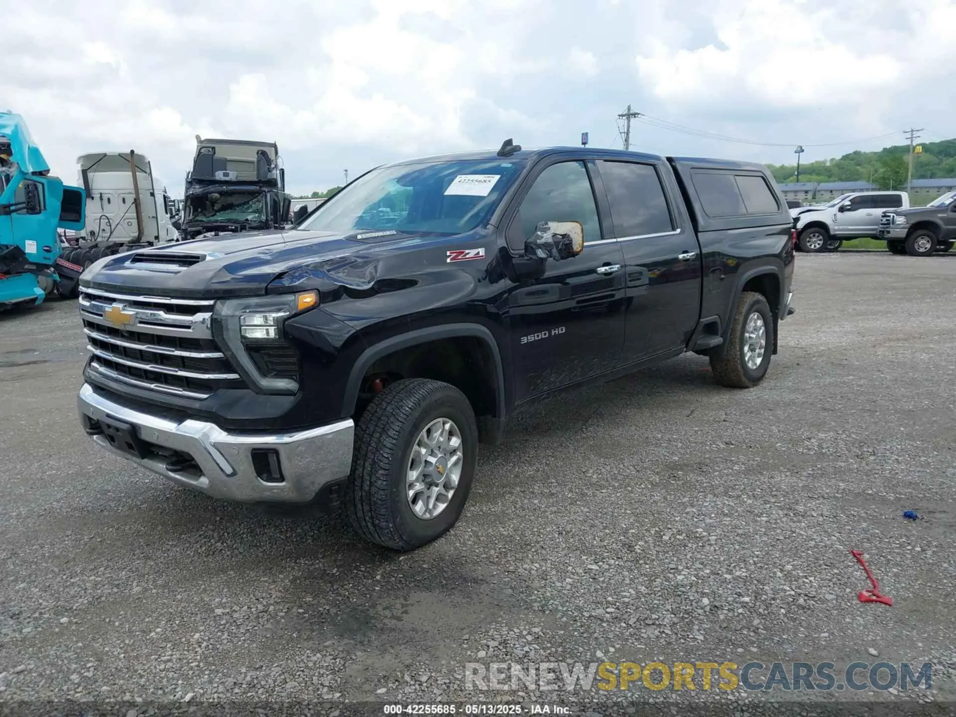 2 fotografías del automóvil dañado 2GC4YUEY1R1100545 CHEVROLET SILVERADO 3500HD 2024