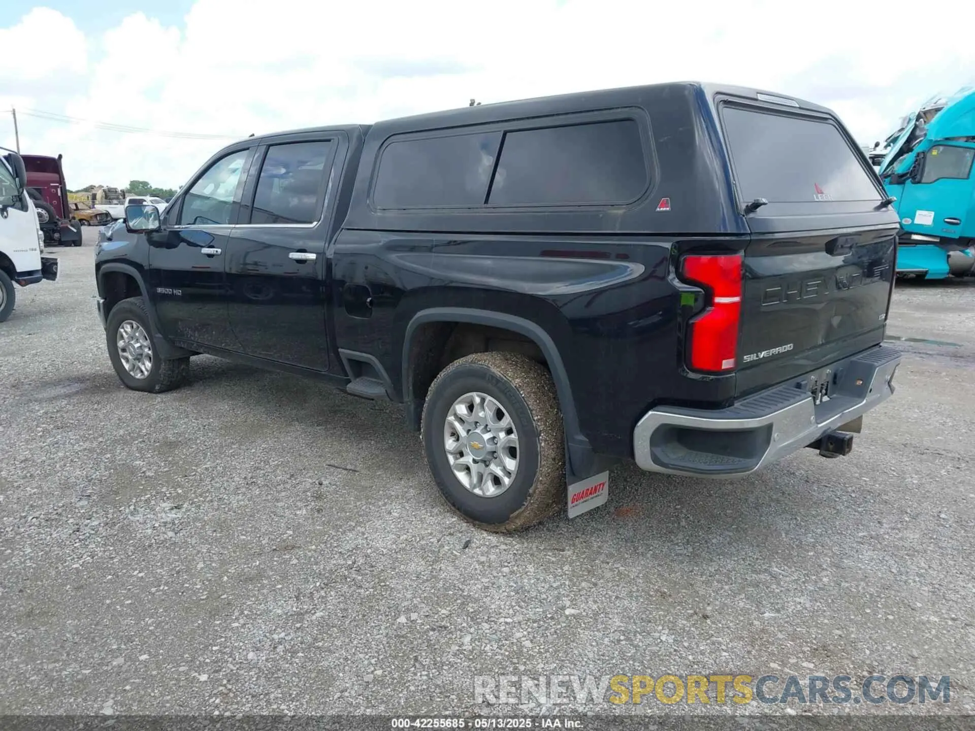 3 fotografías del automóvil dañado 2GC4YUEY1R1100545 CHEVROLET SILVERADO 3500HD 2024