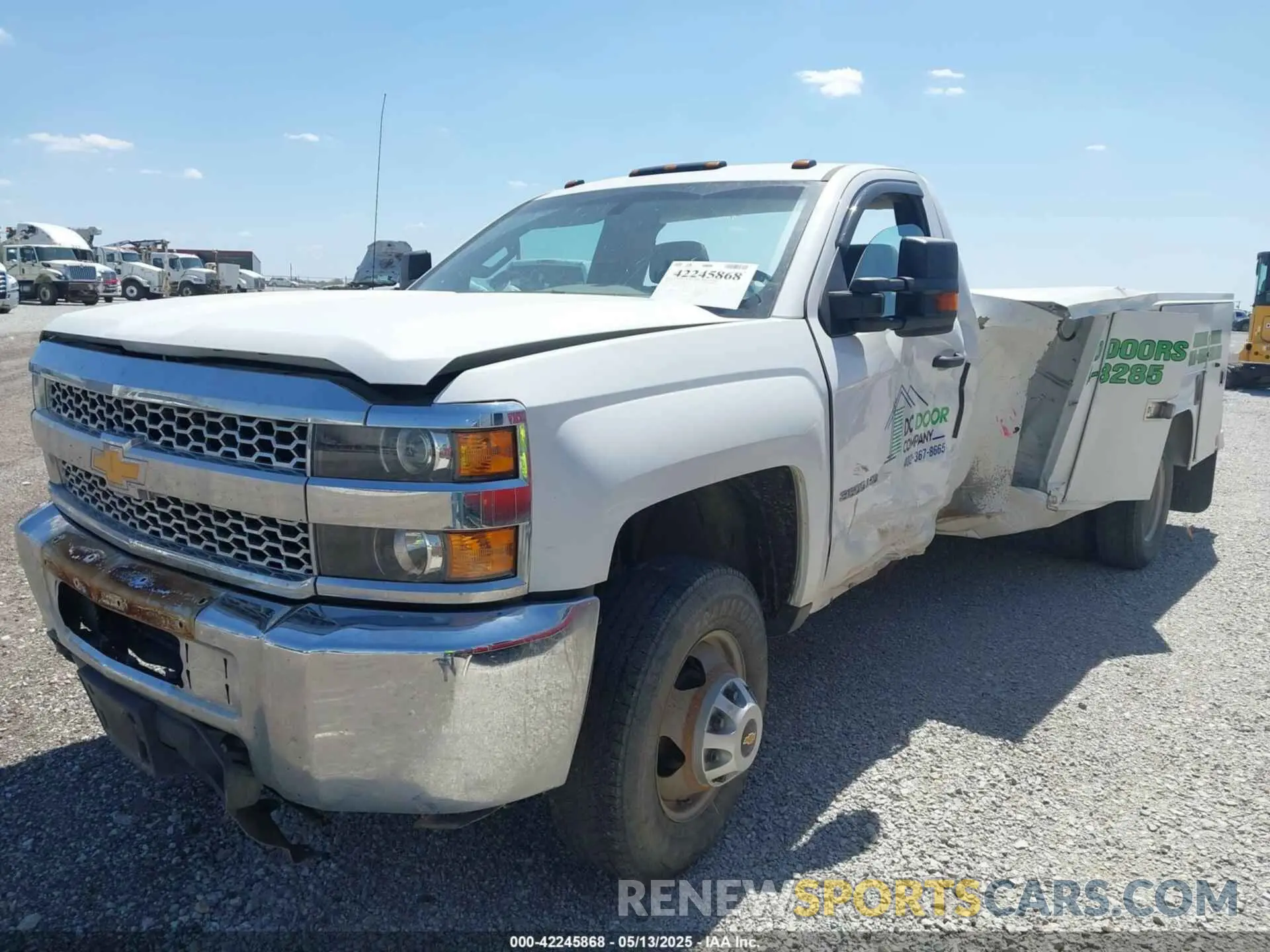 2 fotografías del automóvil dañado 1GB3CVCG5KF192739 CHEVROLET SILVERADO 3500HD CHASSIS 2019