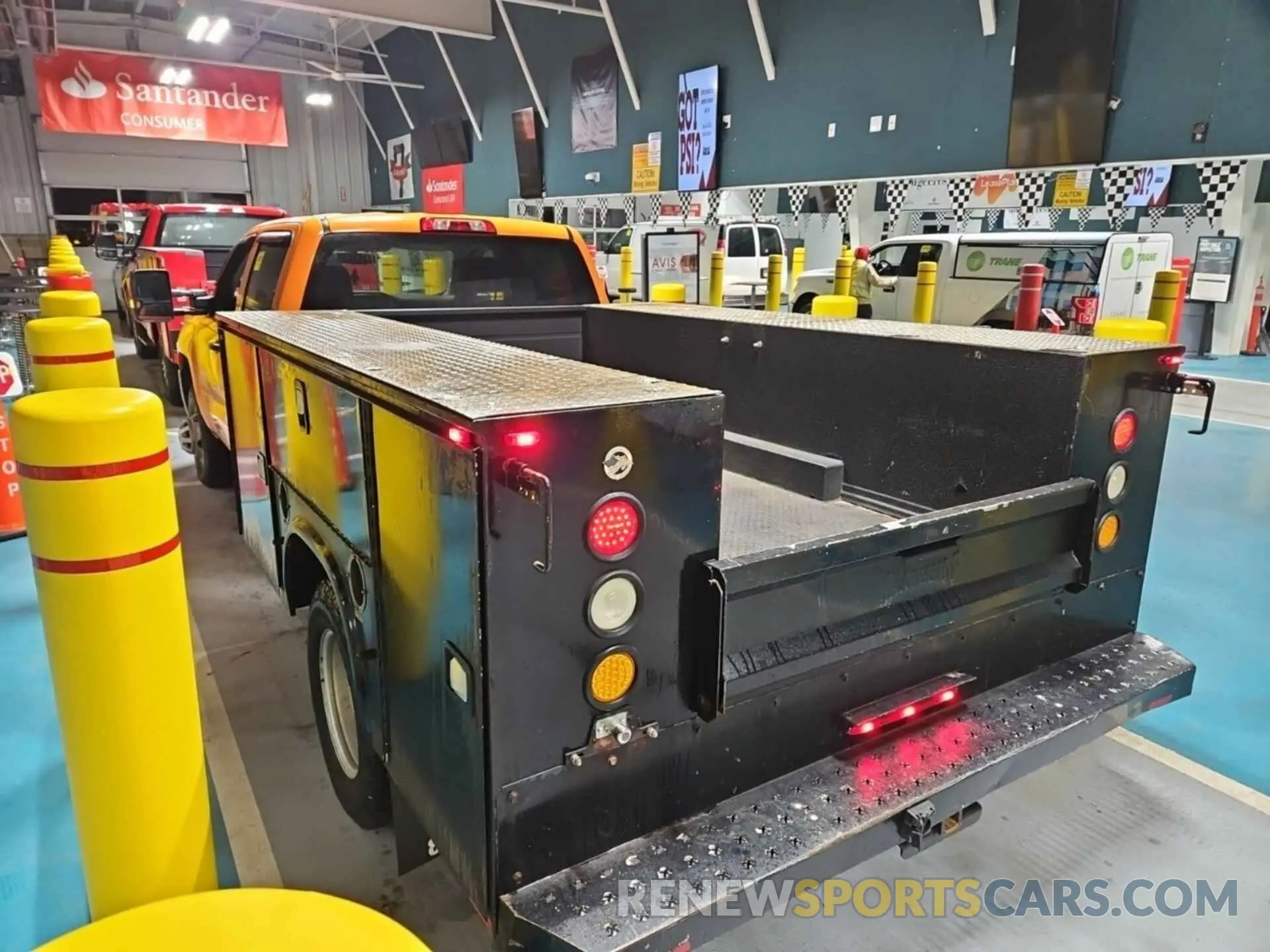 23 fotografías del automóvil dañado 1GB4KVCG7KF201934 CHEVROLET SILVERADO 3500HD CHASSIS 2019