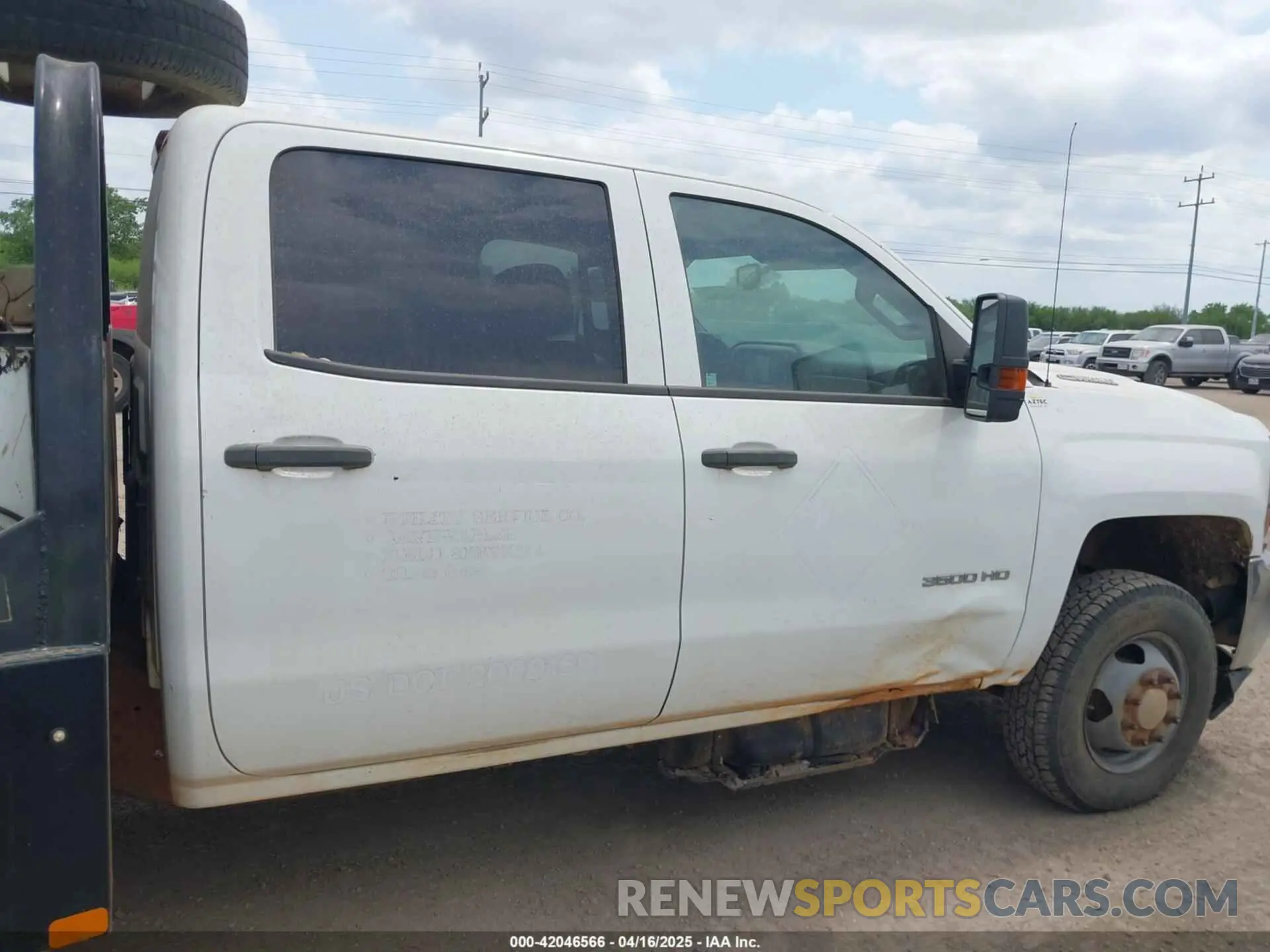 13 fotografías del automóvil dañado 1GB4KVCY1KF160662 CHEVROLET SILVERADO 3500HD CHASSIS 2019