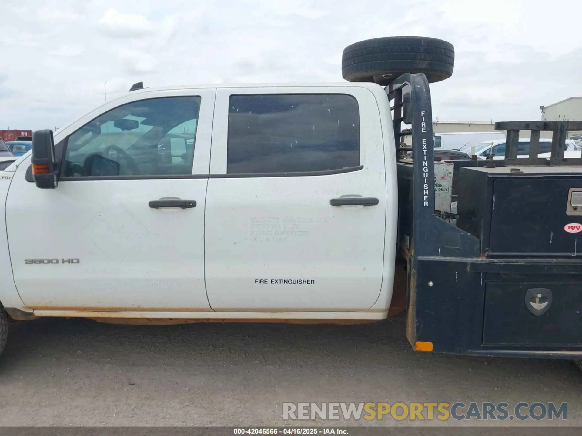 14 fotografías del automóvil dañado 1GB4KVCY1KF160662 CHEVROLET SILVERADO 3500HD CHASSIS 2019