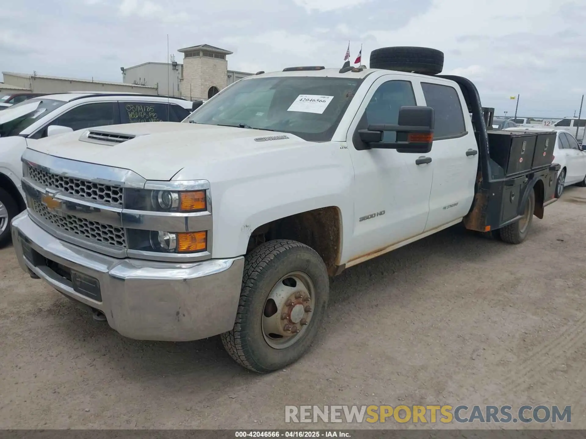 2 fotografías del automóvil dañado 1GB4KVCY1KF160662 CHEVROLET SILVERADO 3500HD CHASSIS 2019