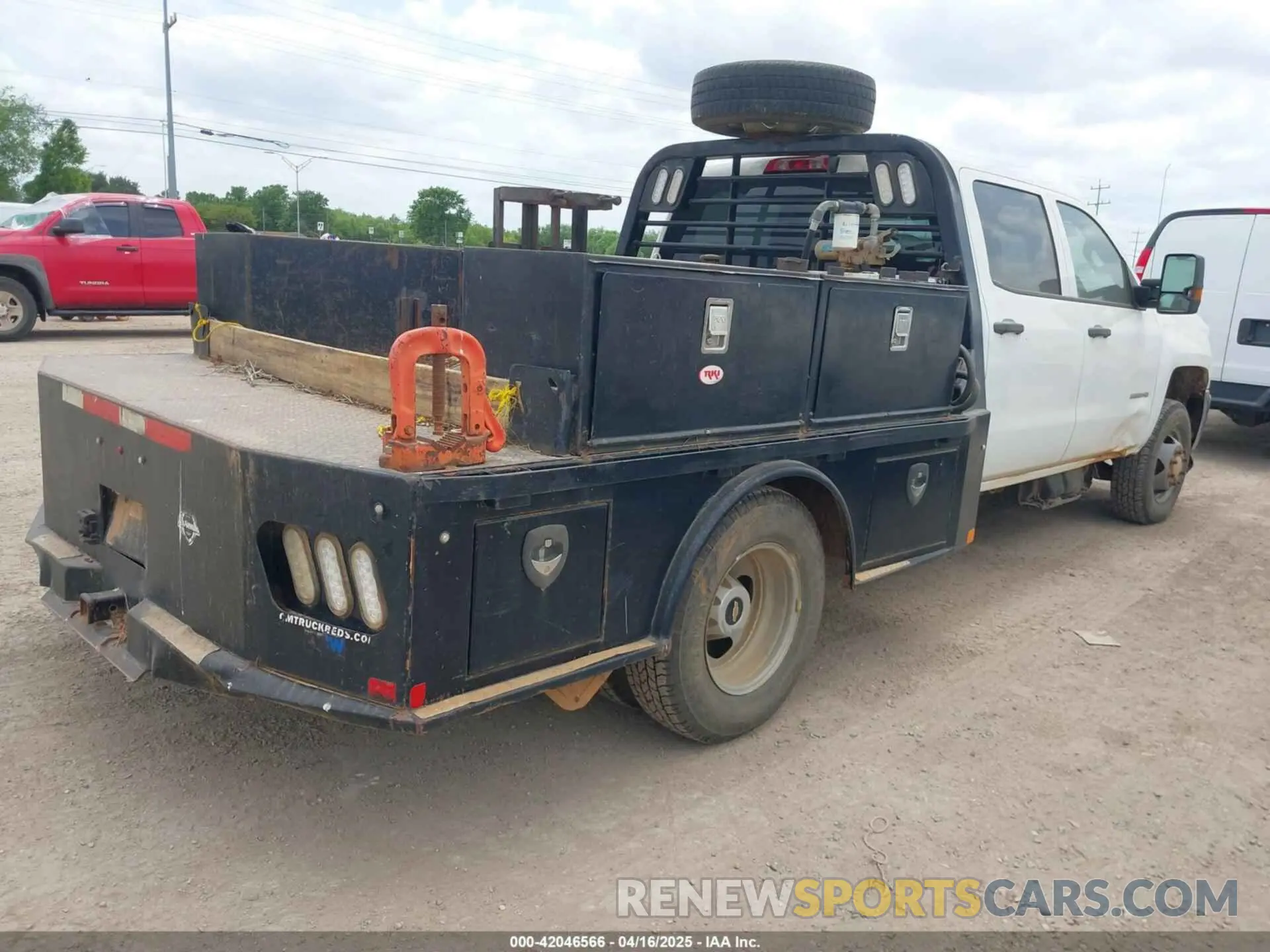 4 fotografías del automóvil dañado 1GB4KVCY1KF160662 CHEVROLET SILVERADO 3500HD CHASSIS 2019