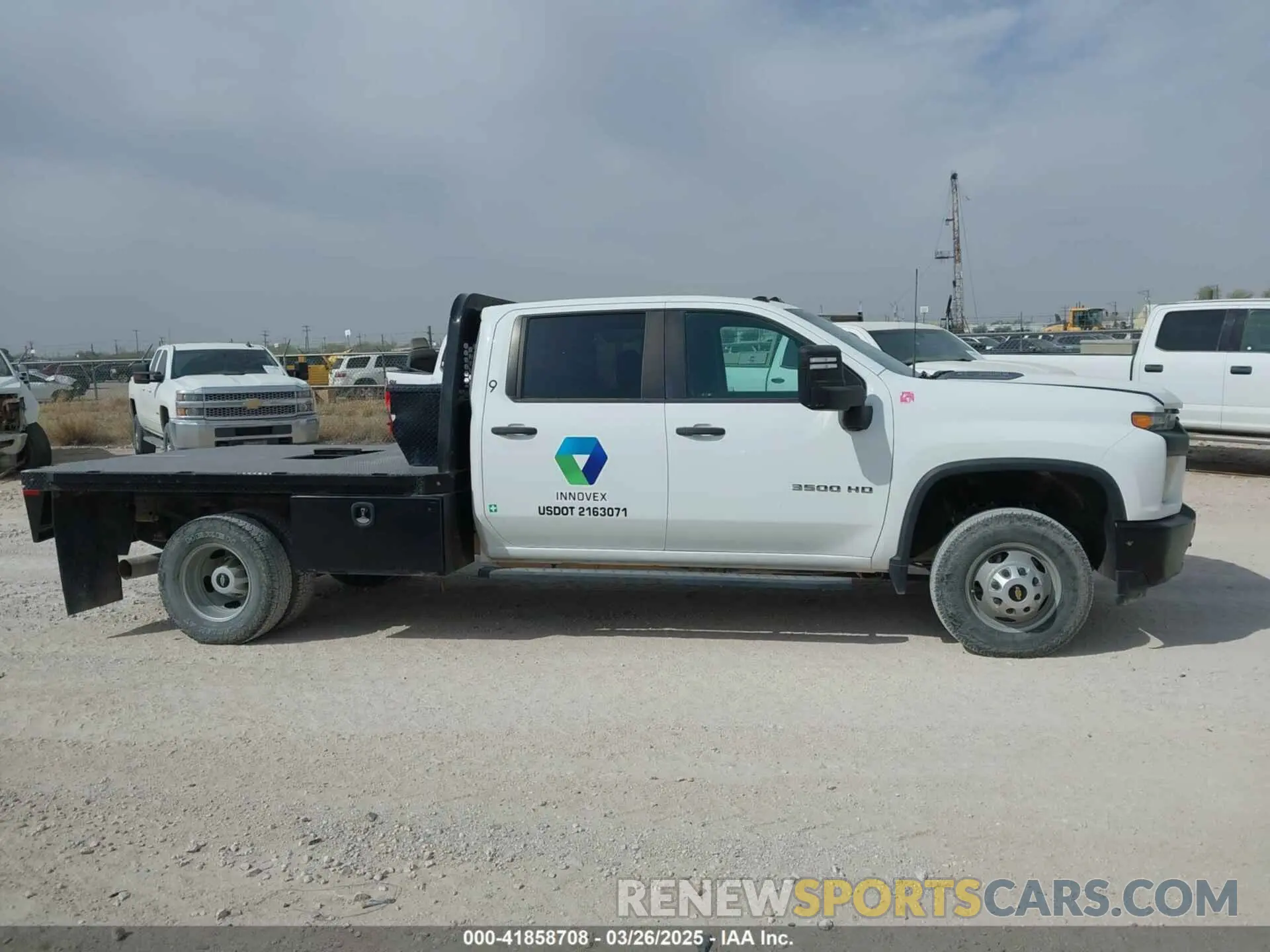 12 fotografías del automóvil dañado 1GB4YSEY2MF179914 CHEVROLET SILVERADO 3500HD CHASSIS 2021