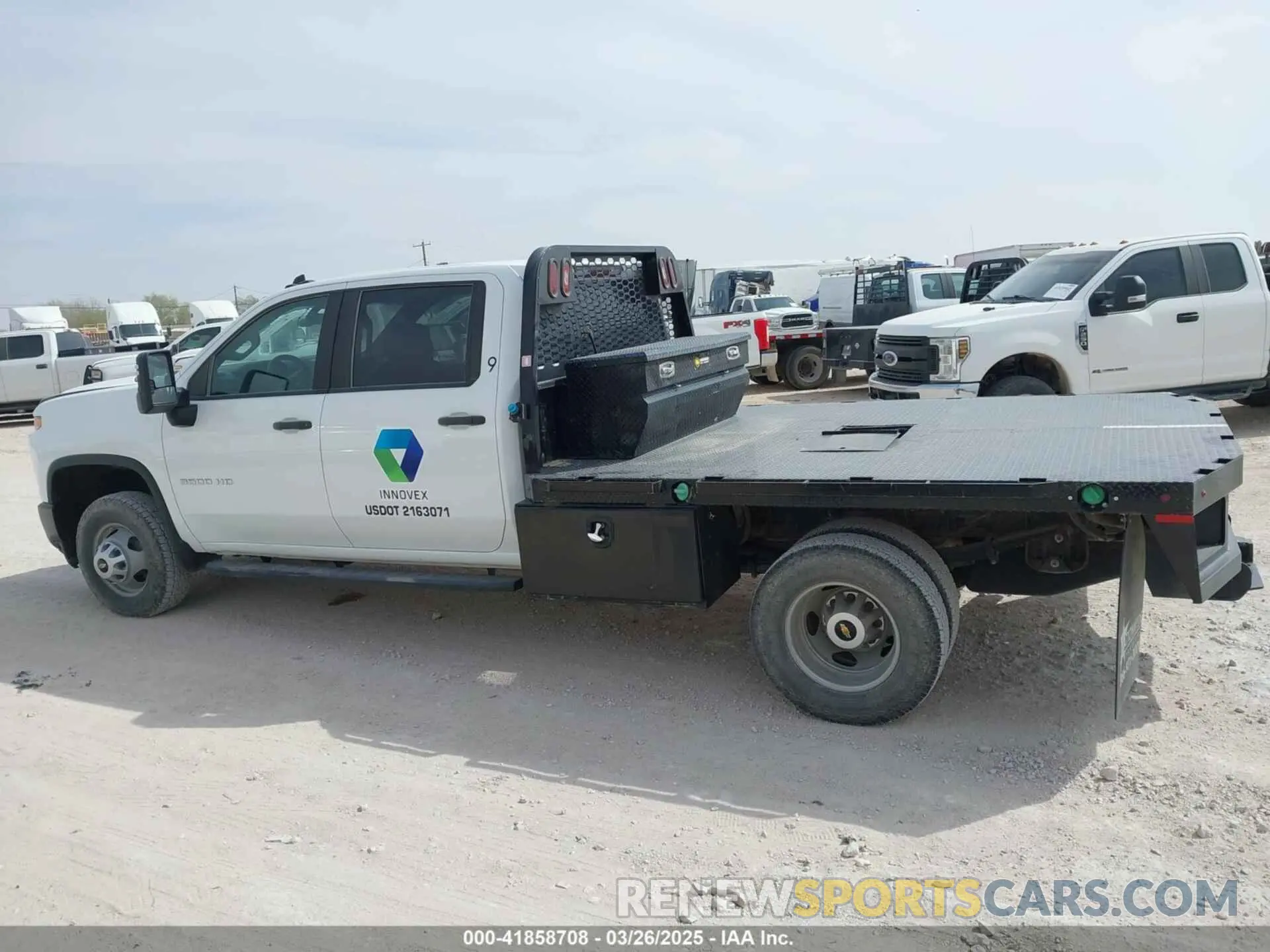 13 fotografías del automóvil dañado 1GB4YSEY2MF179914 CHEVROLET SILVERADO 3500HD CHASSIS 2021