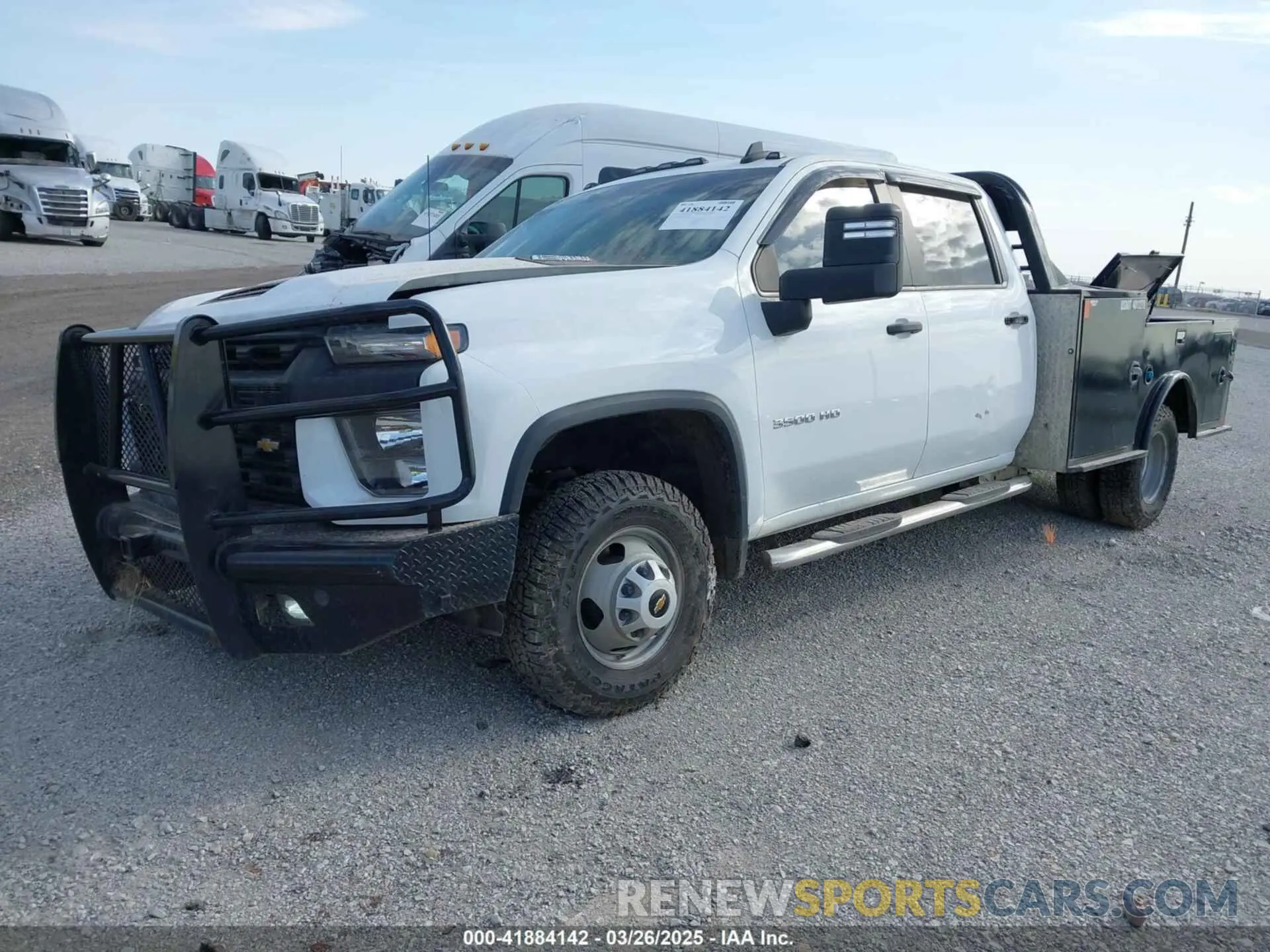 2 fotografías del automóvil dañado 1GB4WREY3NF344952 CHEVROLET SILVERADO 3500HD CHASSIS 2022