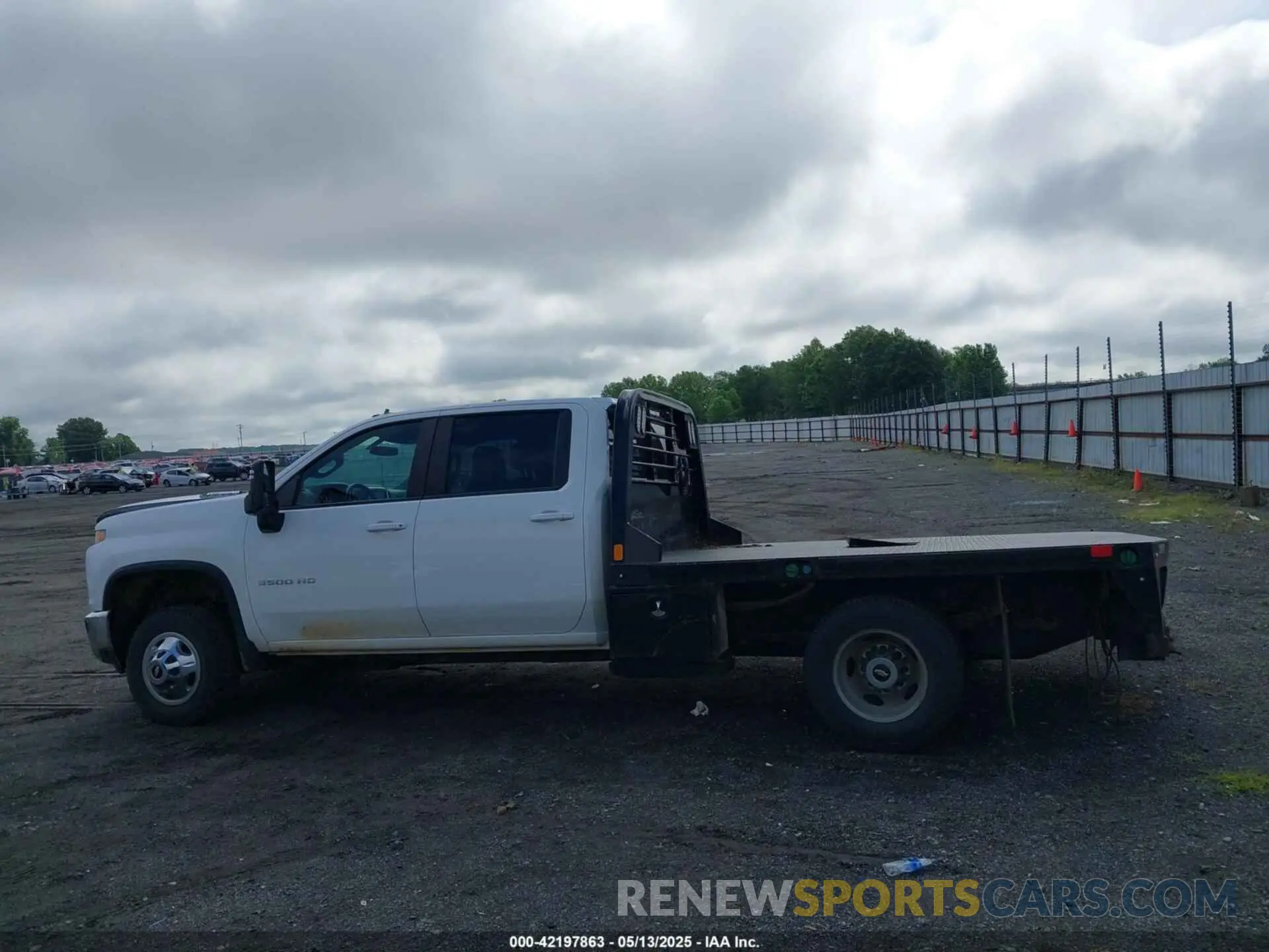 17 fotografías del automóvil dañado 1GB4YTEY8NF244577 CHEVROLET SILVERADO 3500HD CHASSIS 2022
