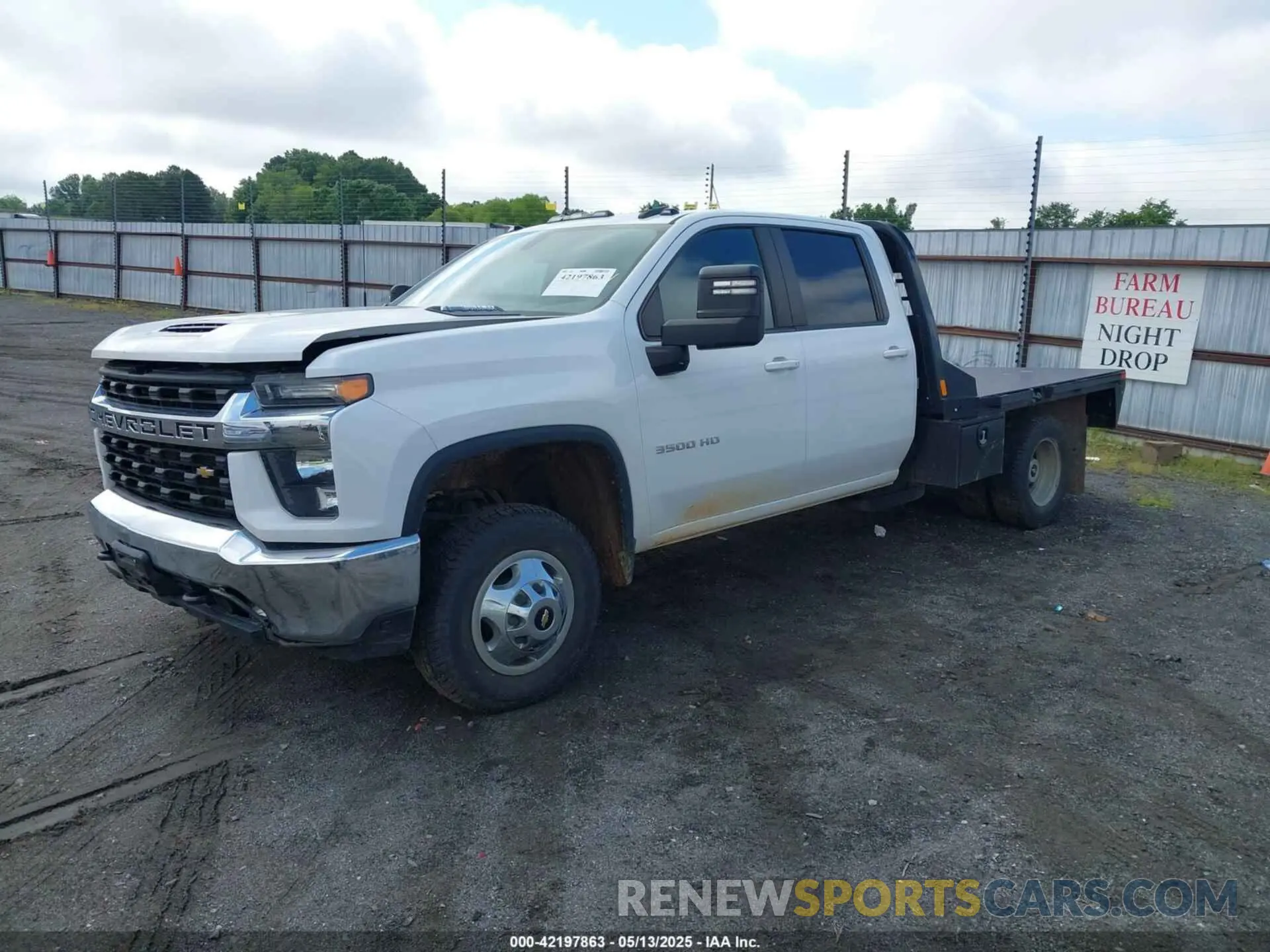 2 fotografías del automóvil dañado 1GB4YTEY8NF244577 CHEVROLET SILVERADO 3500HD CHASSIS 2022