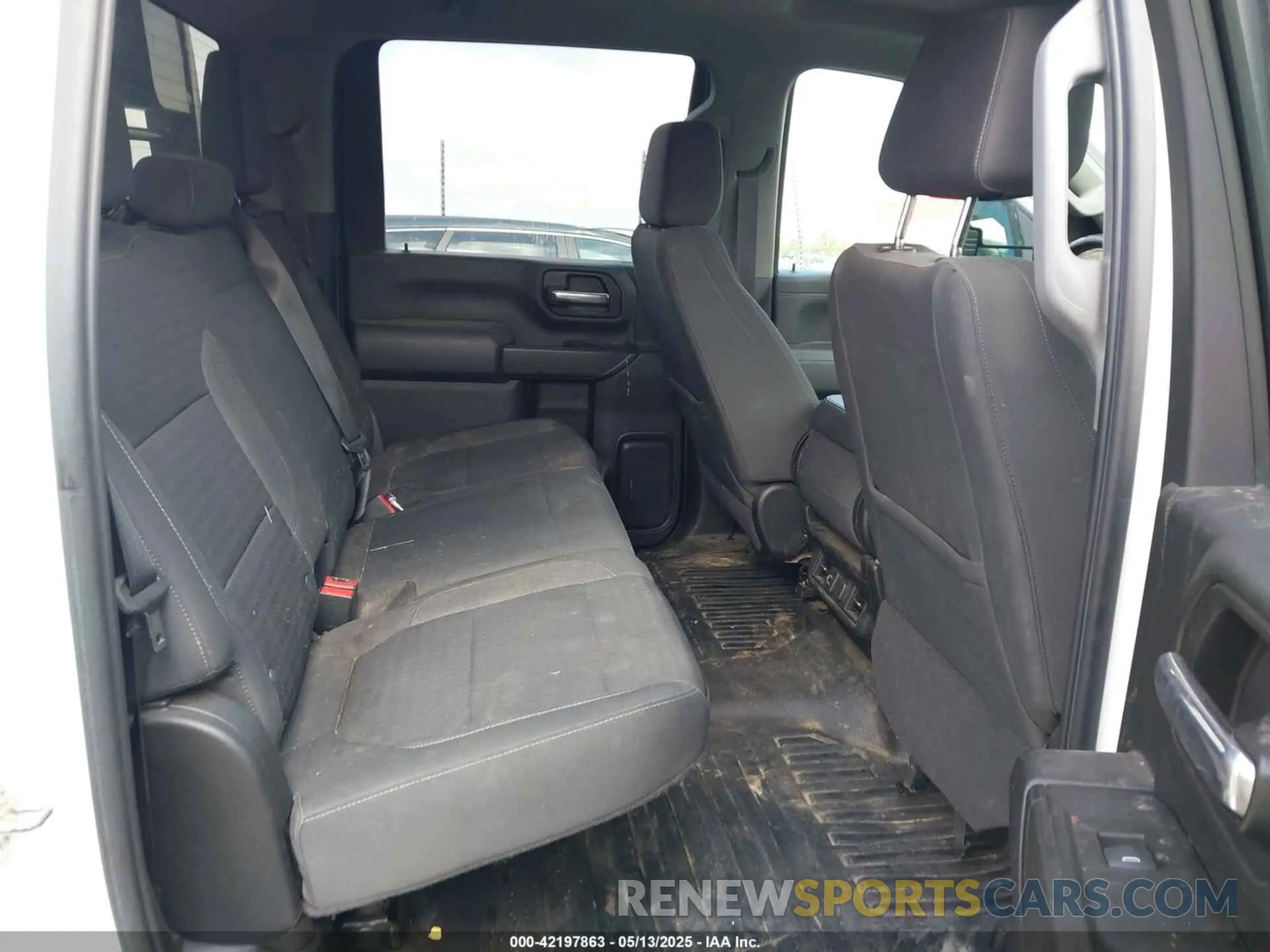6 fotografías del automóvil dañado 1GB4YTEY8NF244577 CHEVROLET SILVERADO 3500HD CHASSIS 2022