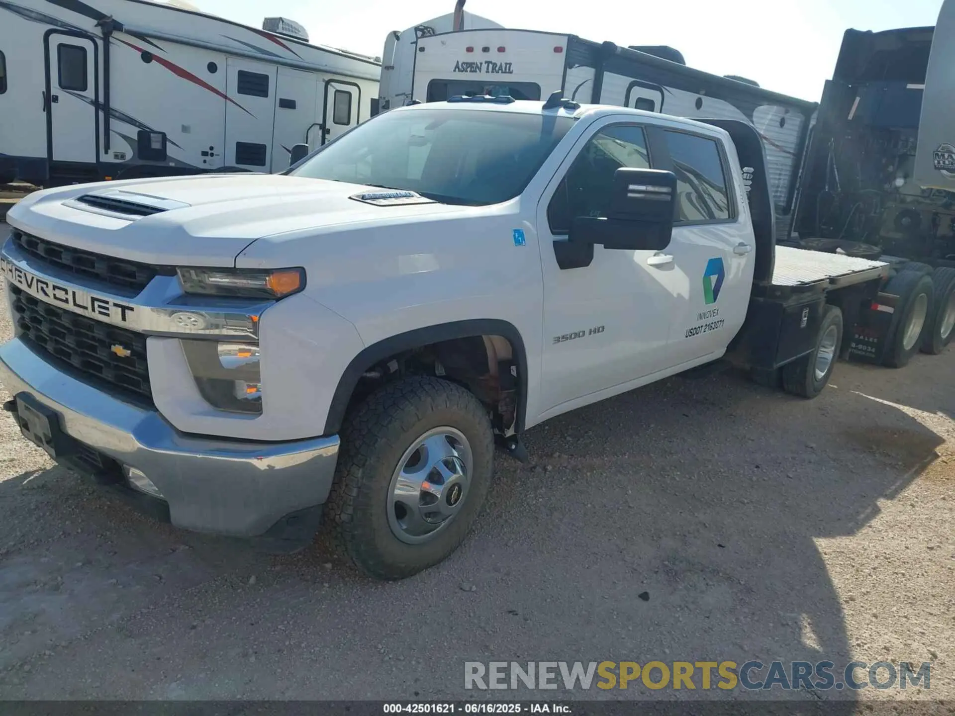 2 fotografías del automóvil dañado 1GB4YTEY8NF340306 CHEVROLET SILVERADO 3500HD CHASSIS 2022