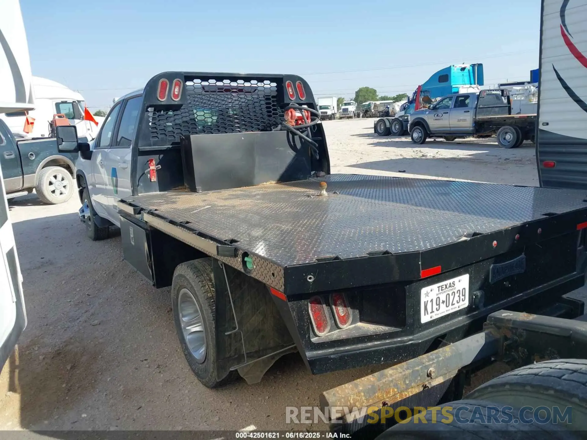 3 fotografías del automóvil dañado 1GB4YTEY8NF340306 CHEVROLET SILVERADO 3500HD CHASSIS 2022