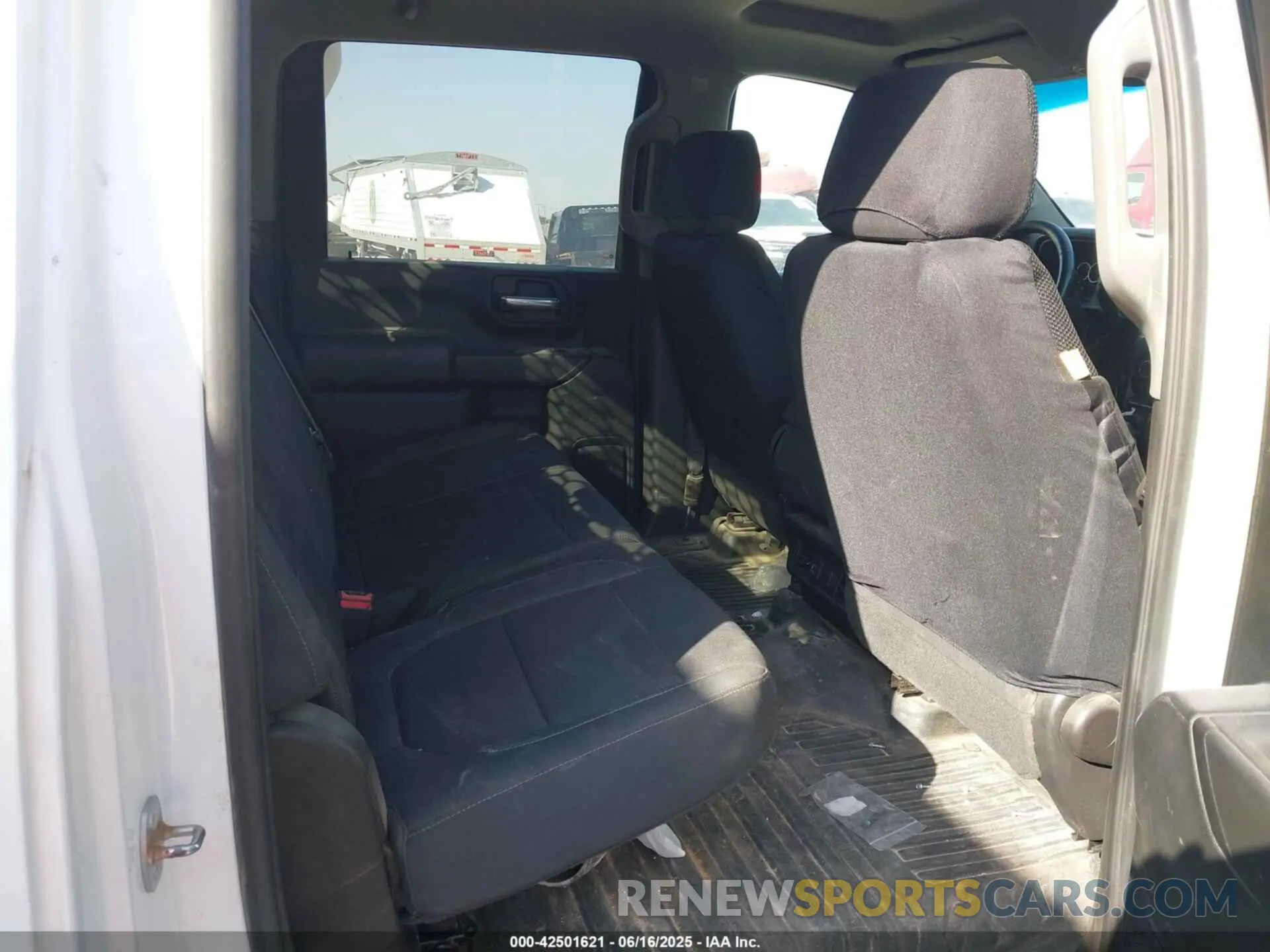 6 fotografías del automóvil dañado 1GB4YTEY8NF340306 CHEVROLET SILVERADO 3500HD CHASSIS 2022