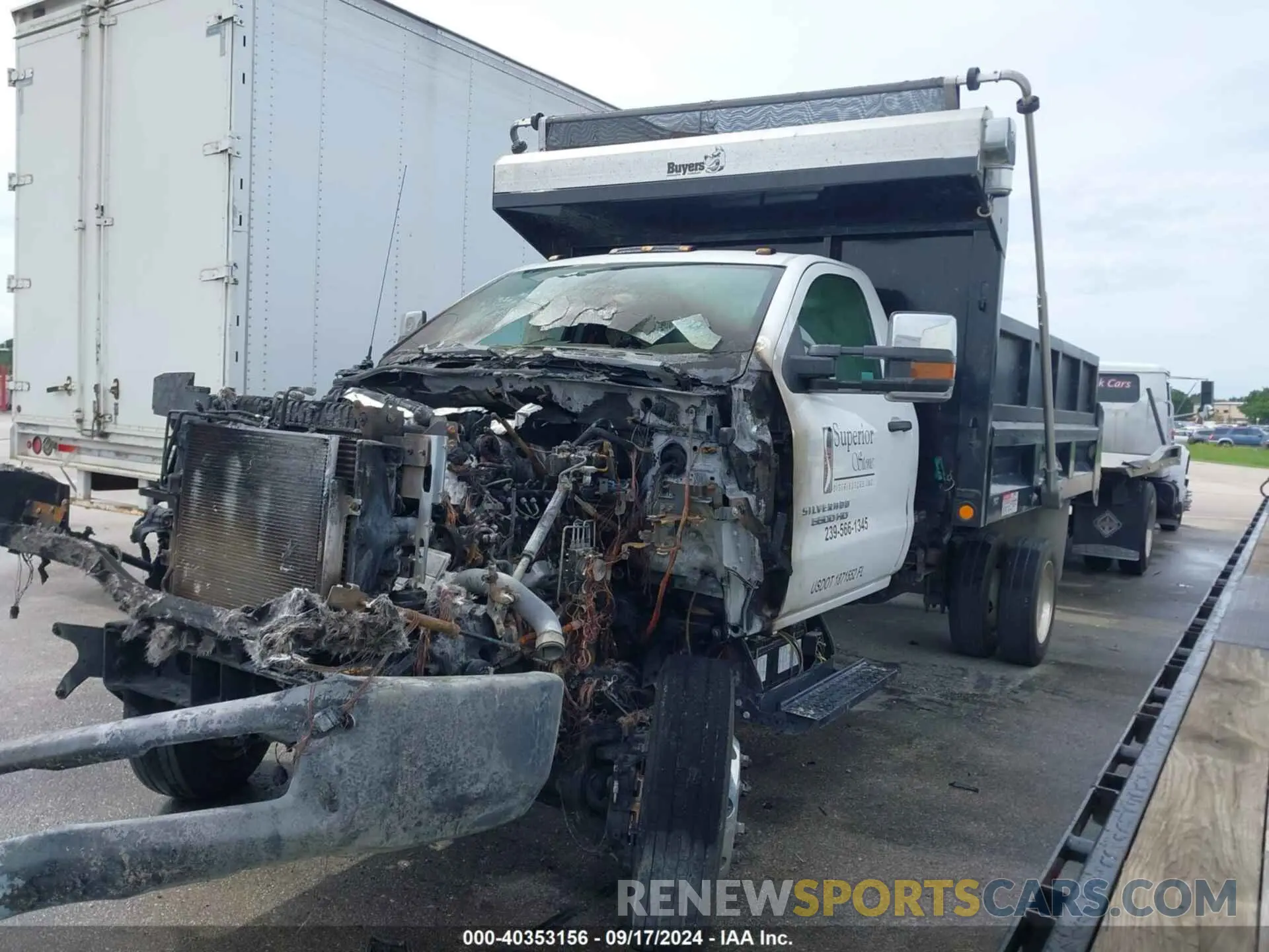 2 fotografías del automóvil dañado 1HTKJPVK8NH415376 CHEVROLET SILVERADO 4500HD 2022