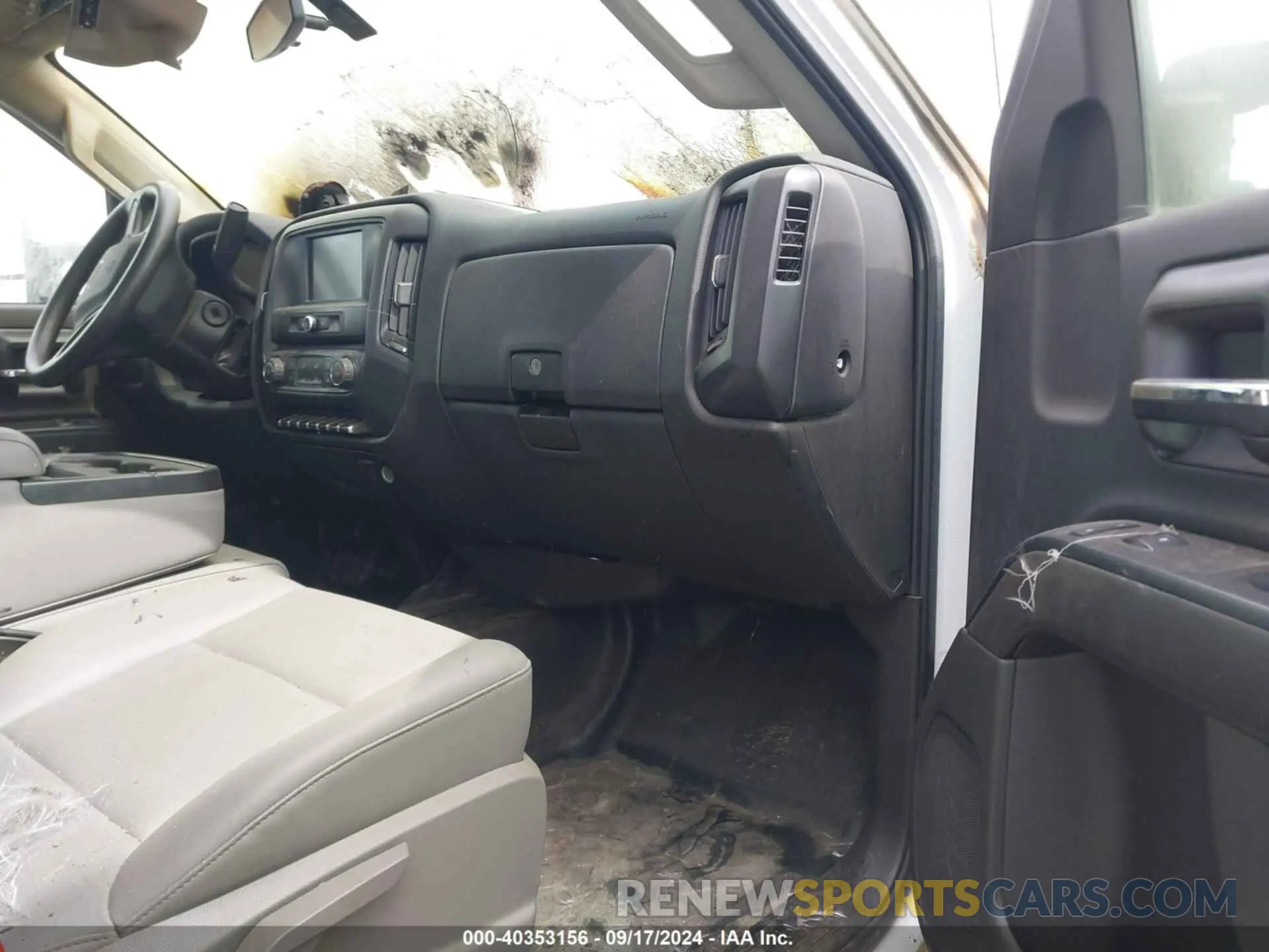 5 fotografías del automóvil dañado 1HTKJPVK8NH415376 CHEVROLET SILVERADO 4500HD 2022