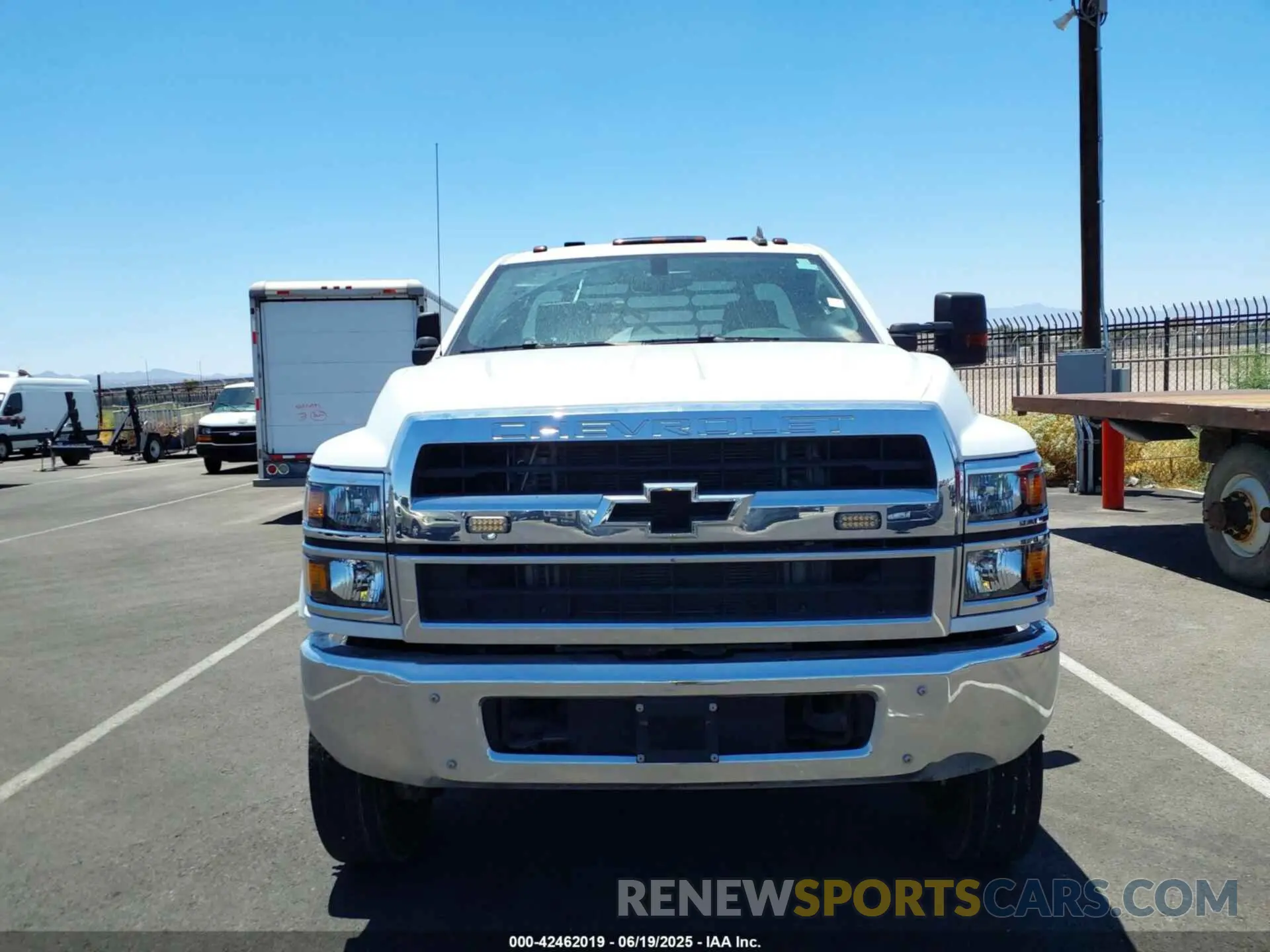 11 fotografías del automóvil dañado 1HTKJPVM9NH622621 CHEVROLET SILVERADO 4500HD 2022