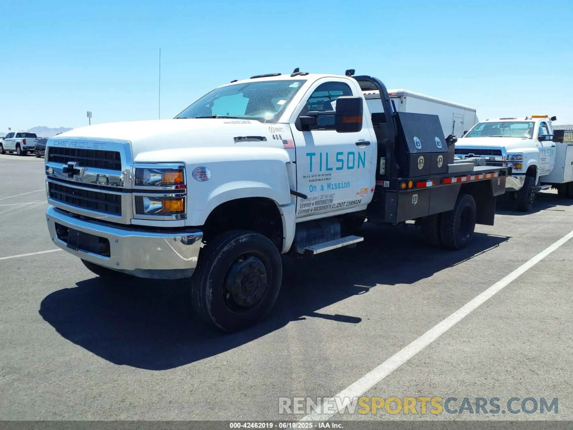 2 fotografías del automóvil dañado 1HTKJPVM9NH622621 CHEVROLET SILVERADO 4500HD 2022